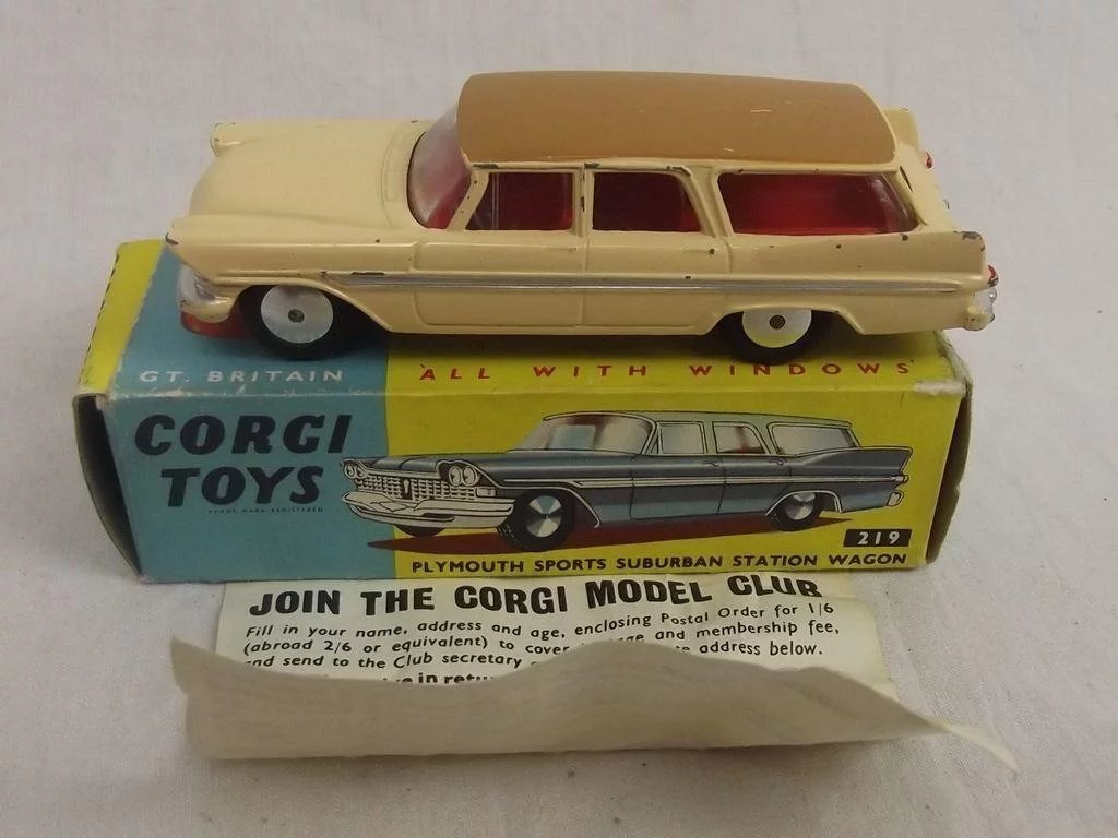 VNMIB Corgi 219 Plymouth Suburban 1960/63 - Image 2