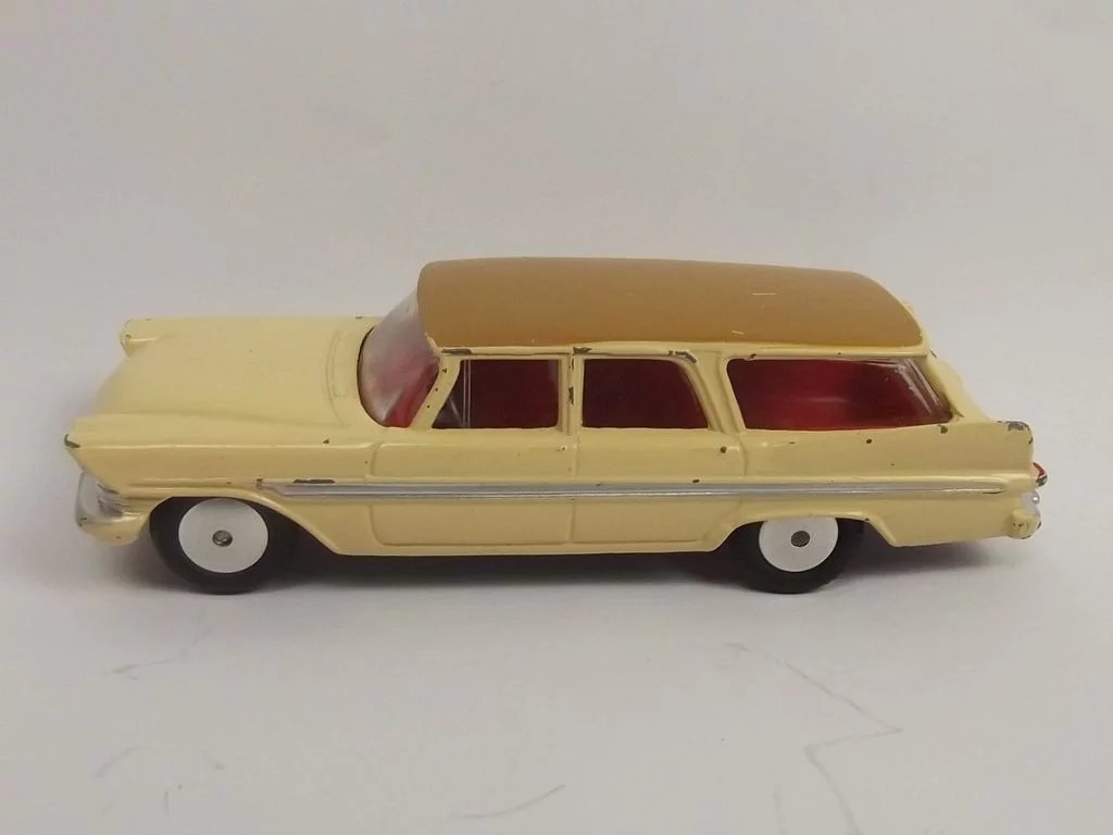 VNMIB Corgi 219 Plymouth Suburban 1960/63 - Image 3