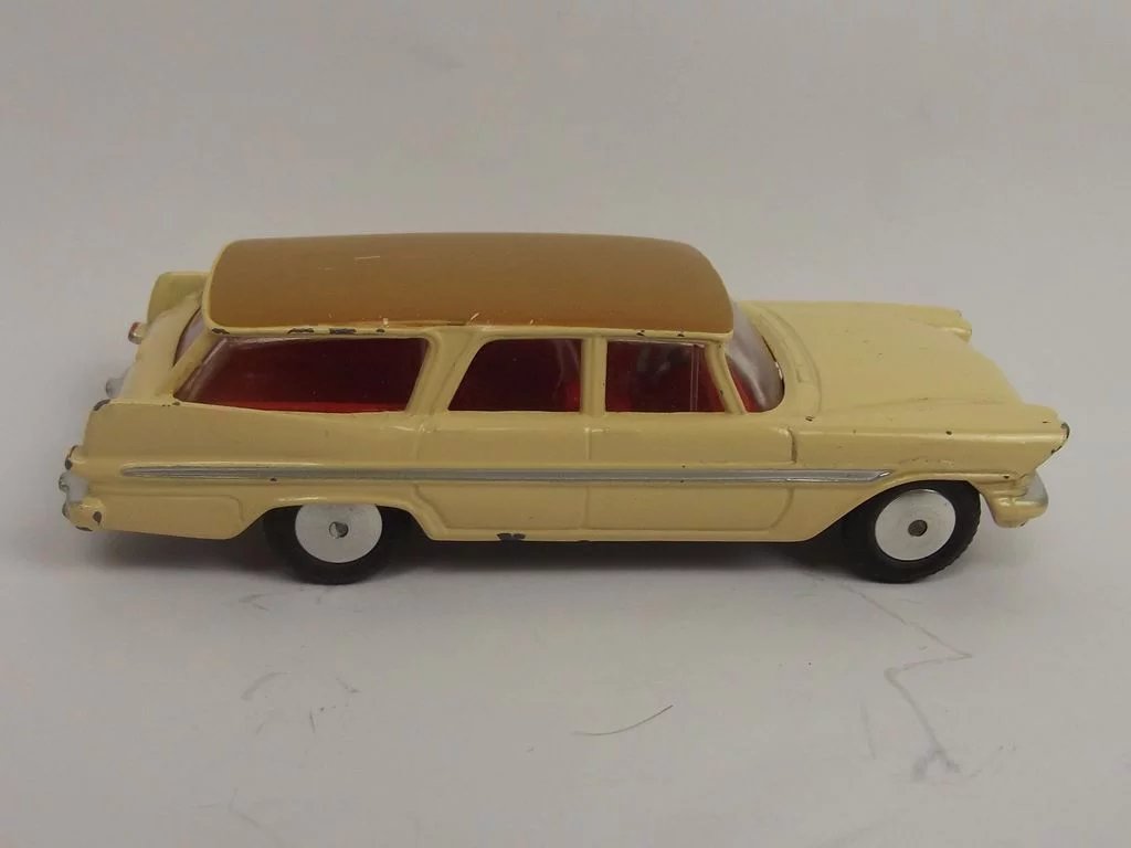 VNMIB Corgi 219 Plymouth Suburban 1960/63 - Image 5