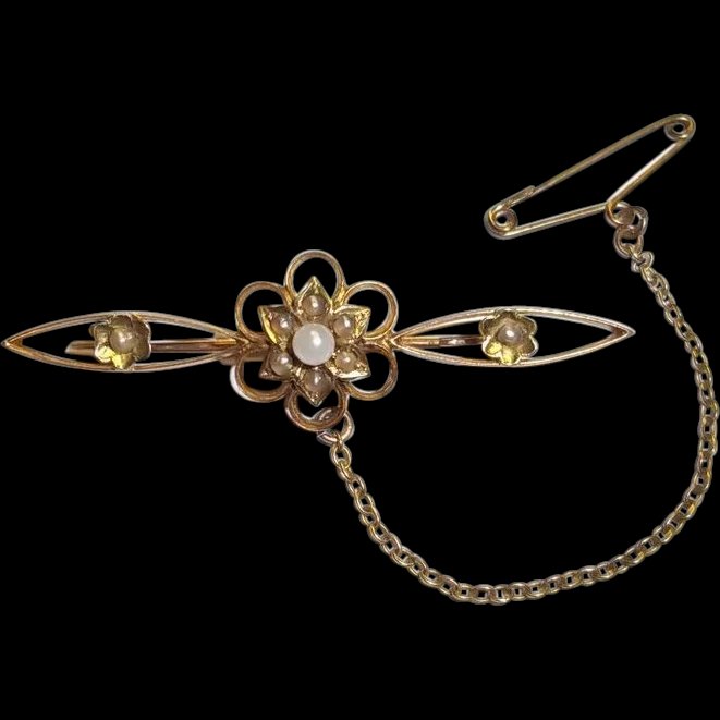 Victorian 15 Ct Gold Seed Pearl Flower Design Brooch, 2.8 g