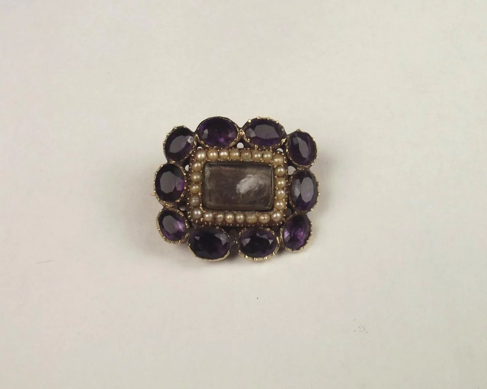 Victorian 9ct Yellow Gold Amethyst & Pearl Mourning Brooch - Image 2