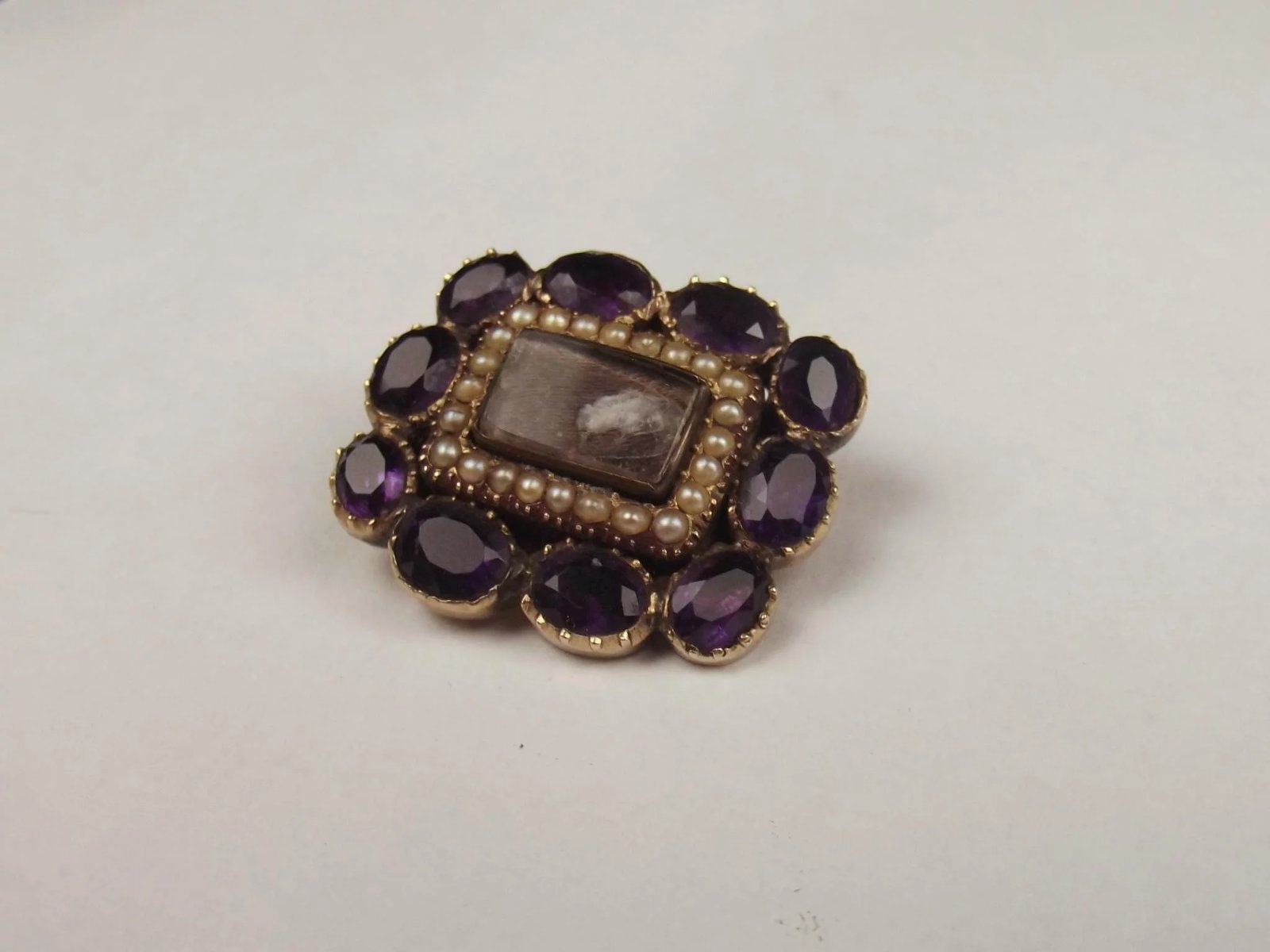 Victorian 9ct Yellow Gold Amethyst & Pearl Mourning Brooch - Image 3