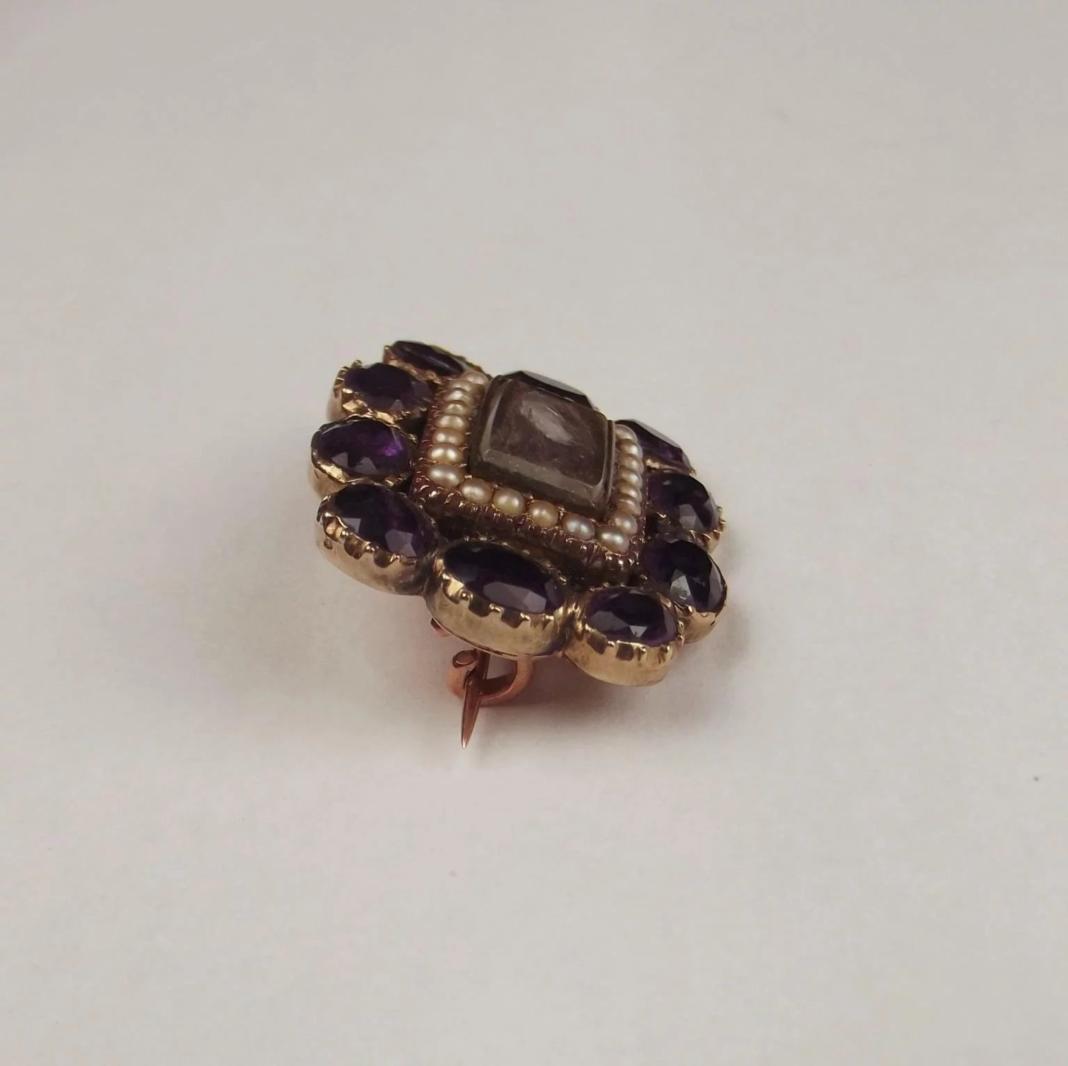 Victorian 9ct Yellow Gold Amethyst & Pearl Mourning Brooch - Image 4