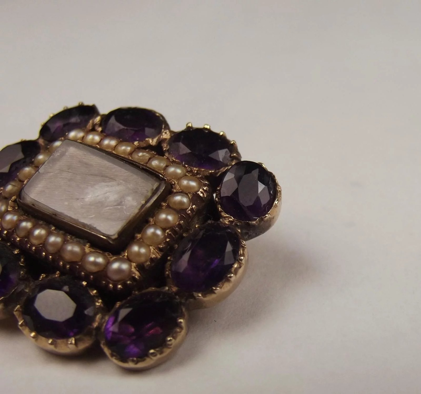 Victorian 9ct Yellow Gold Amethyst & Pearl Mourning Brooch - Image 7