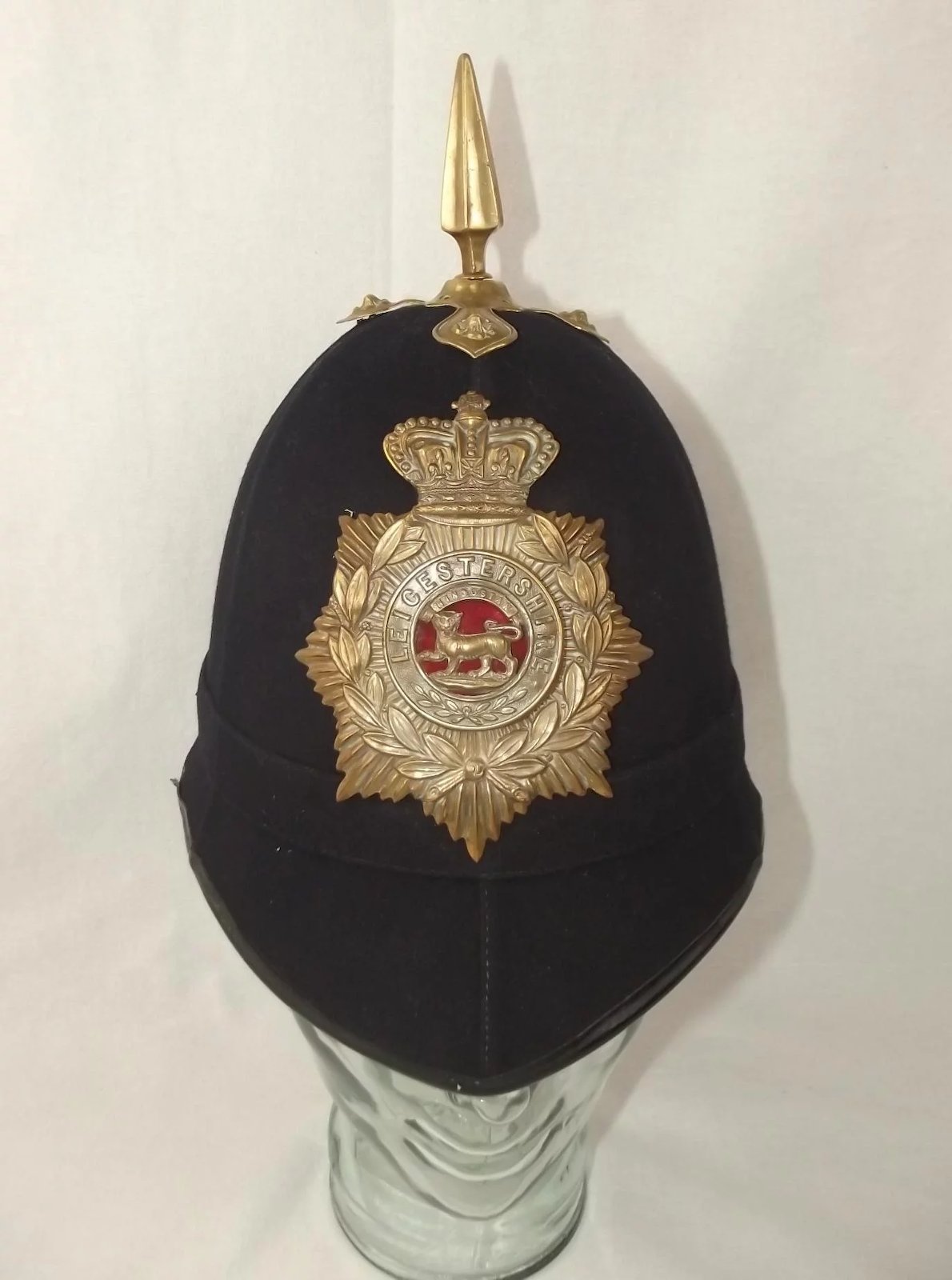 Victorian Leicestershire Regiment NCOs Spiked Pit Helmet - Image 2