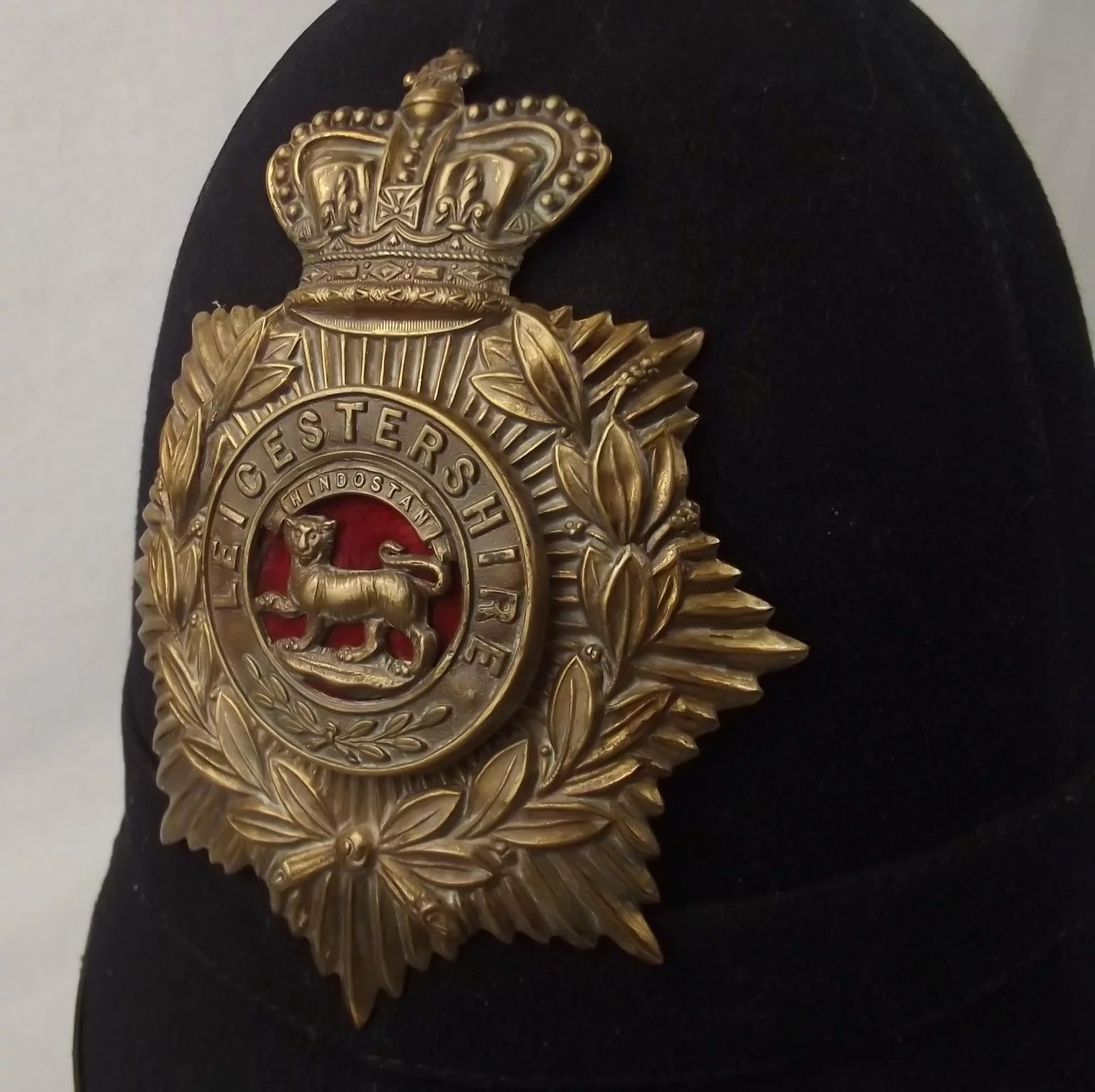 Victorian Leicestershire Regiment NCOs Spiked Pit Helmet - Image 3