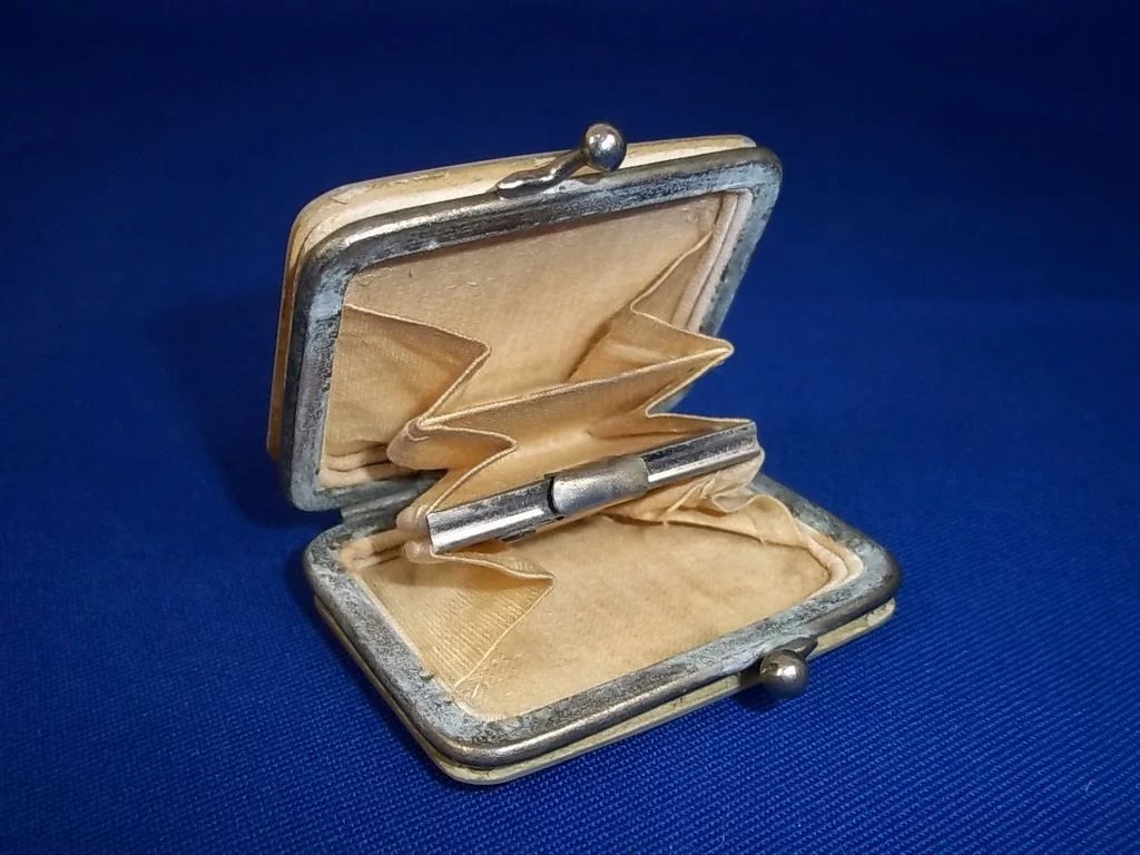 Victorian Mother of Pearl Mini Purse - Image 4