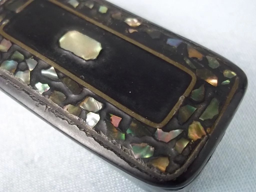 A Victorian Paper Mache And Mother Of Pearl Snuff Box - Image 7