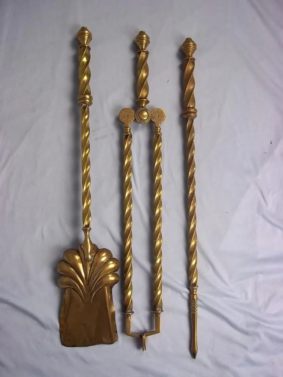 Victorian Three Piece Set of Brass Fire Irons c.1880 - Image 3