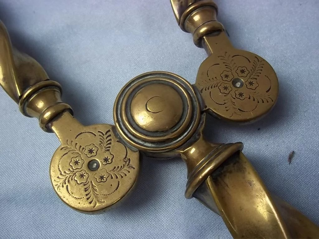 Victorian Three Piece Set of Brass Fire Irons c.1880 - Image 5