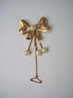 Vintage 18 Carat Gold Bow  Brooch With Dangling Chain And Pearl
