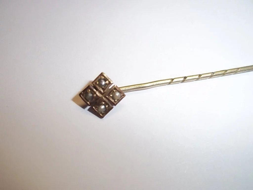 Vintage Diamond Shaped 9ct Gold & Pearl Pin - Image 3