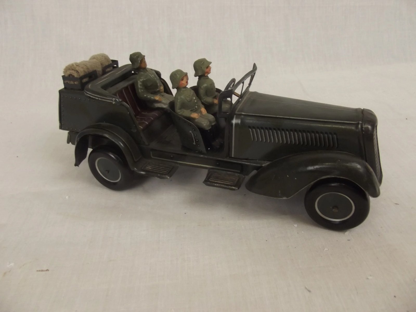WW2 Era Tinplate Clockwork WH-29 German Army Kúbelwagen - Image 2