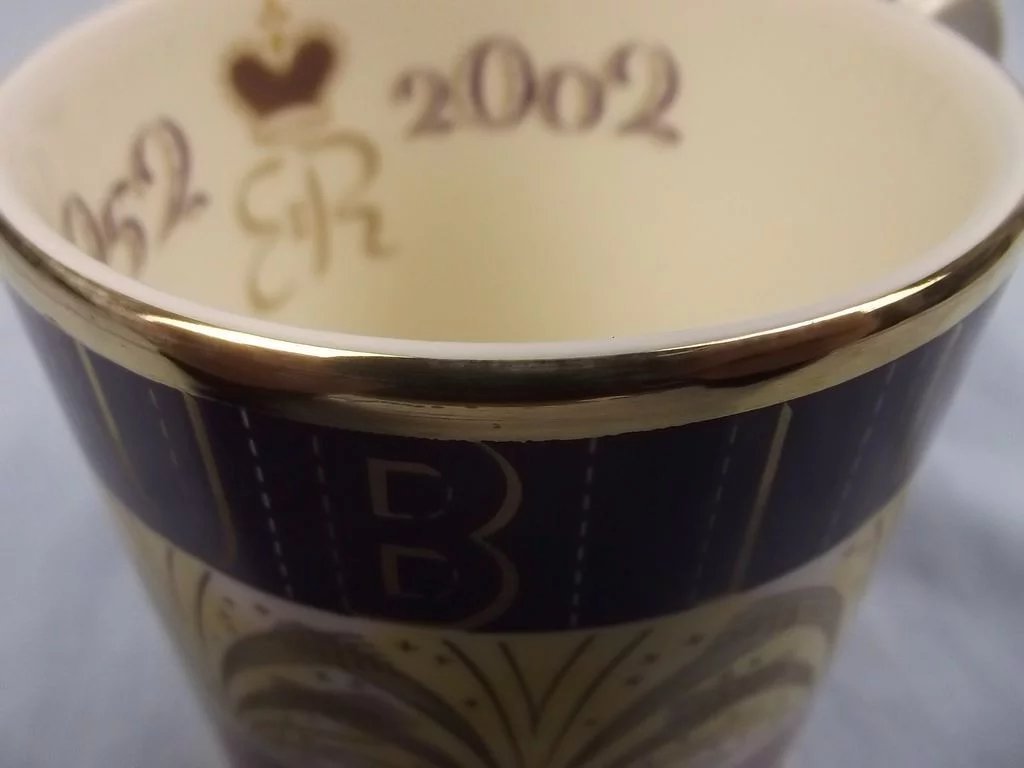 Wedgwood Queen Elizabeth II Golden Jubilee Commemorative Mug - Image 9