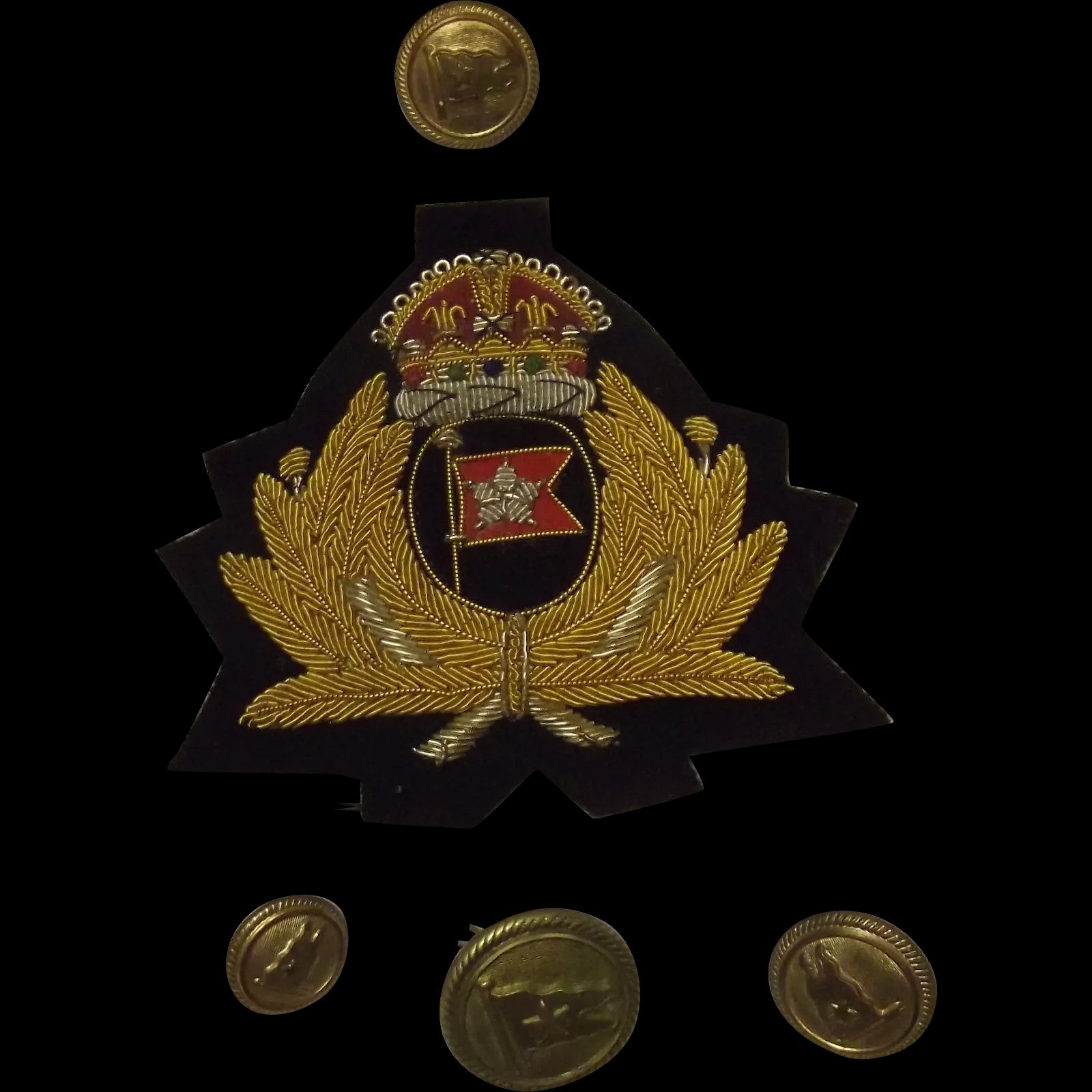 White Star Line Officers Cap Badge & 4 Buttons