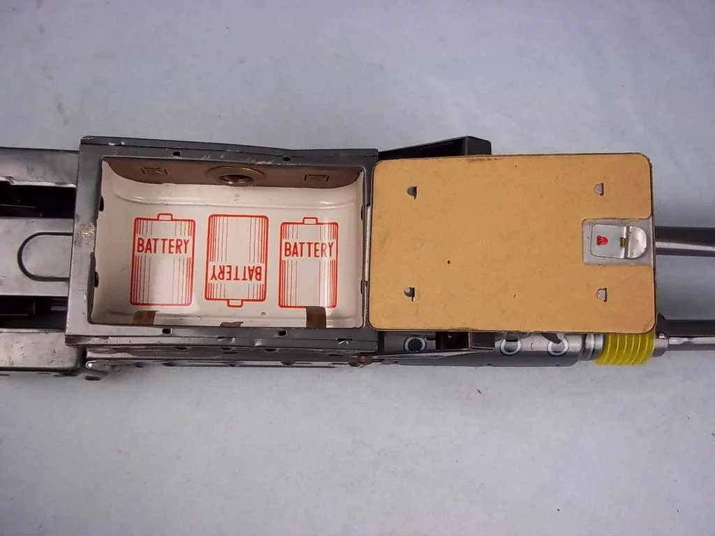 c.1960's Japanese Modern Toys Tinplate Battery Operated Toy Machine Gun - Image 9