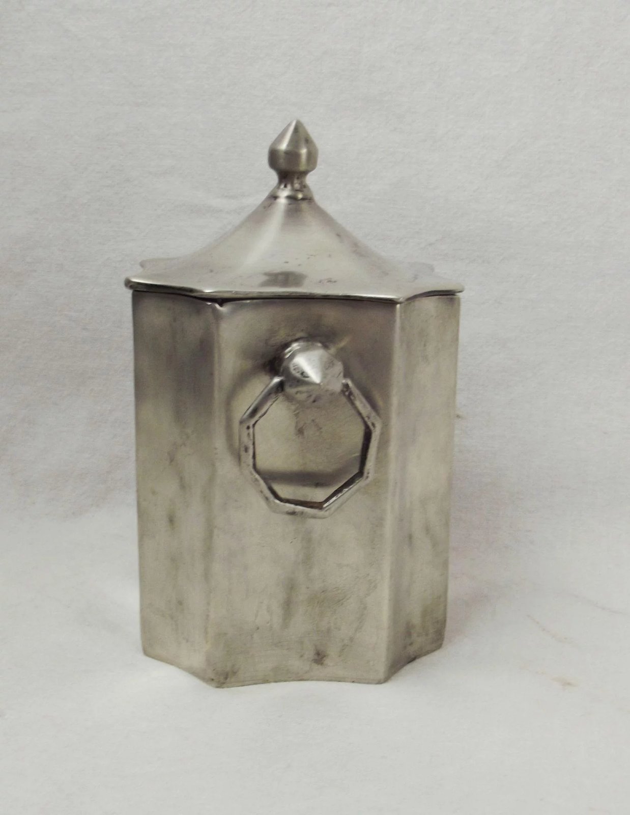 c1830 White Metal Lidded Tobacco Jar With Kings Crow Motif - Image 2