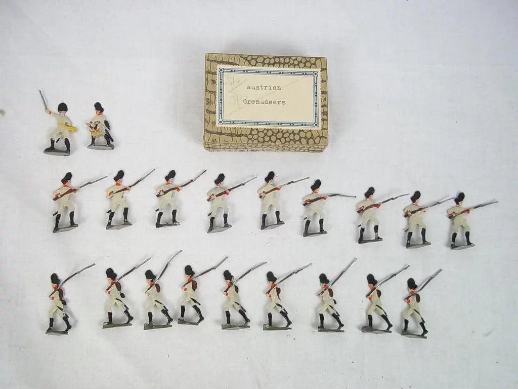 c1900/20 Austrian Grenadiers Vintage Tin Flats 20 Pieces. Boxed