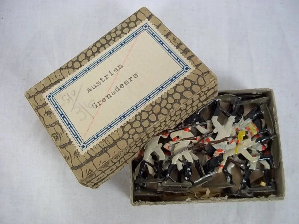 c1900/20 Austrian Grenadiers Vintage Tin Flats 20 Pieces. Boxed - Image 2