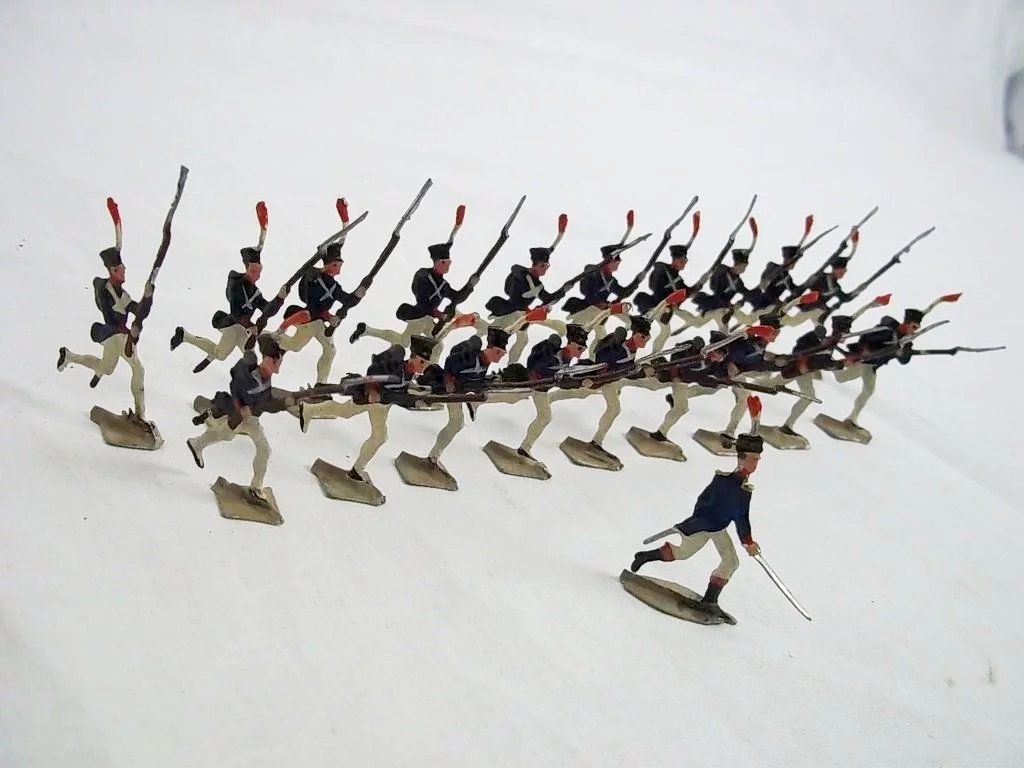 c1900/20 Napoleon 1 French Young Guards Attacking Vintage Tin/Lead Flats Boxed - Image 2