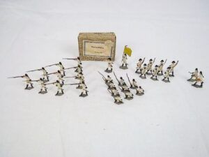 c1900/20 Wurtemberg Guards Vintage Tin Flats 30 Pieces. Boxed