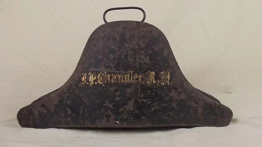 c1910 Cased Bicorn With Epaulettes And Photo Of Original Owner - Image 2