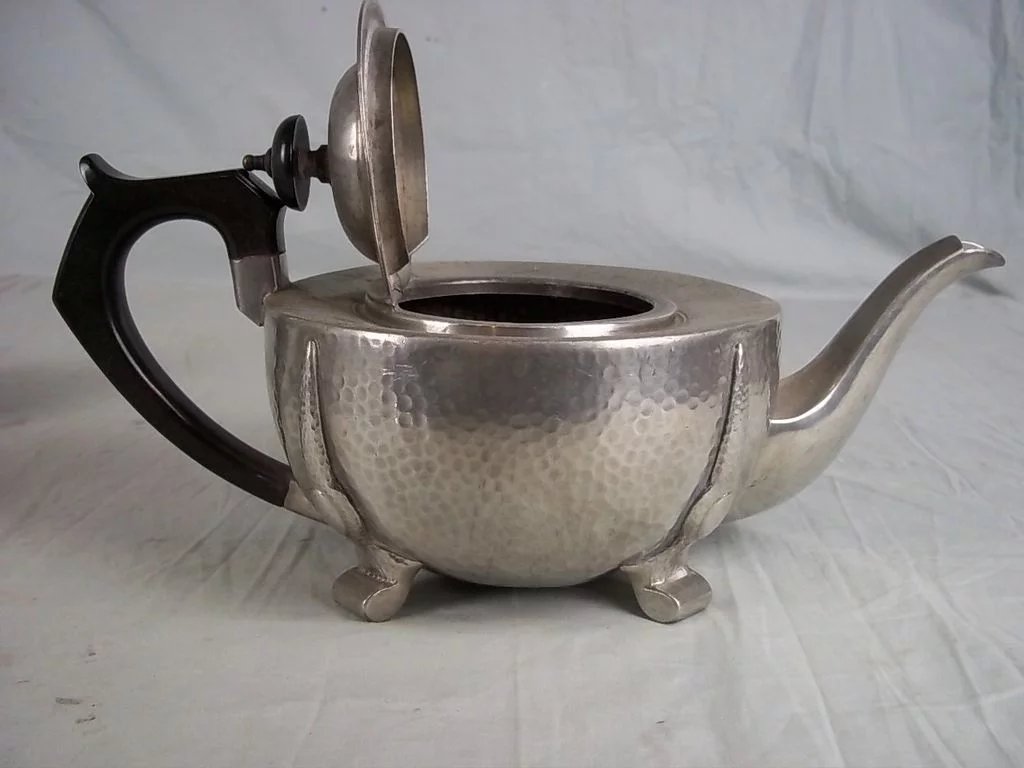 c1940 Arts & Crafts Style Hammered Pewter 3 Piece Tea Service By A.E. Poston - Image 3