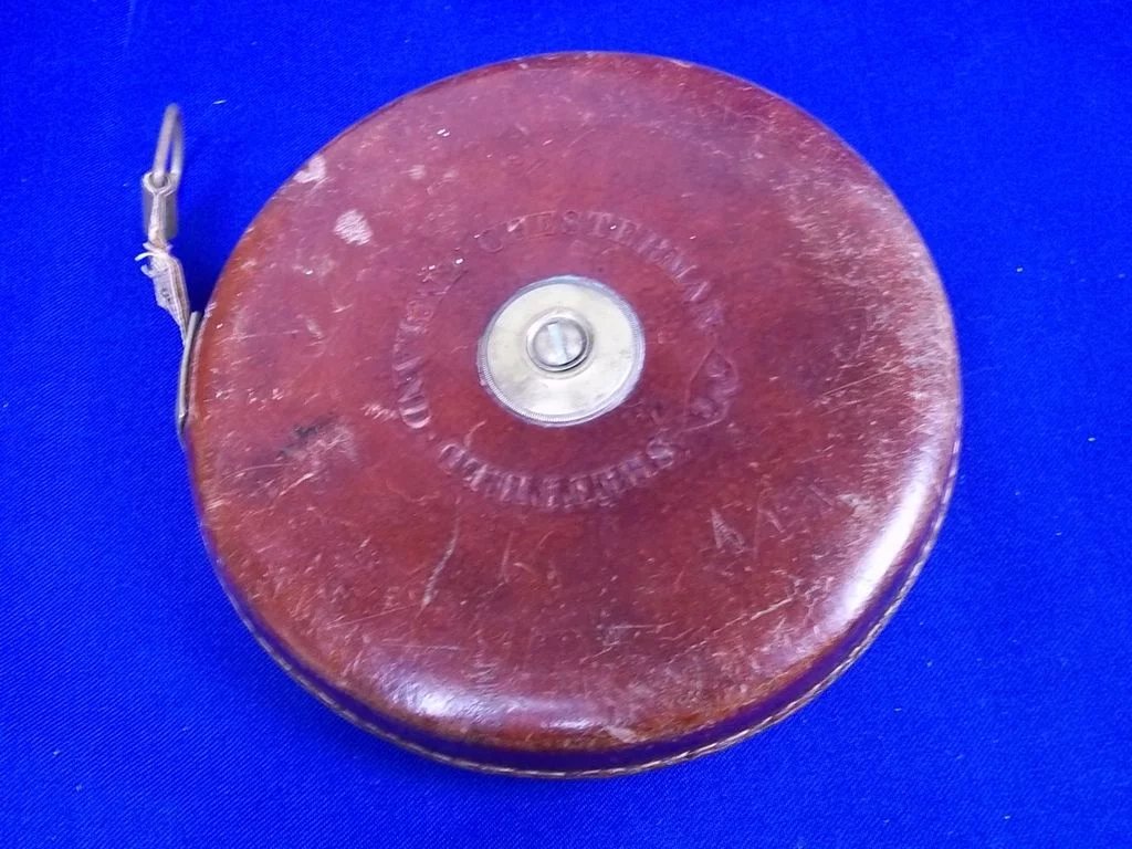 c1950 100 Foot Leather Bound Tape Measure By Chesterman Of Sheffield - Image 3