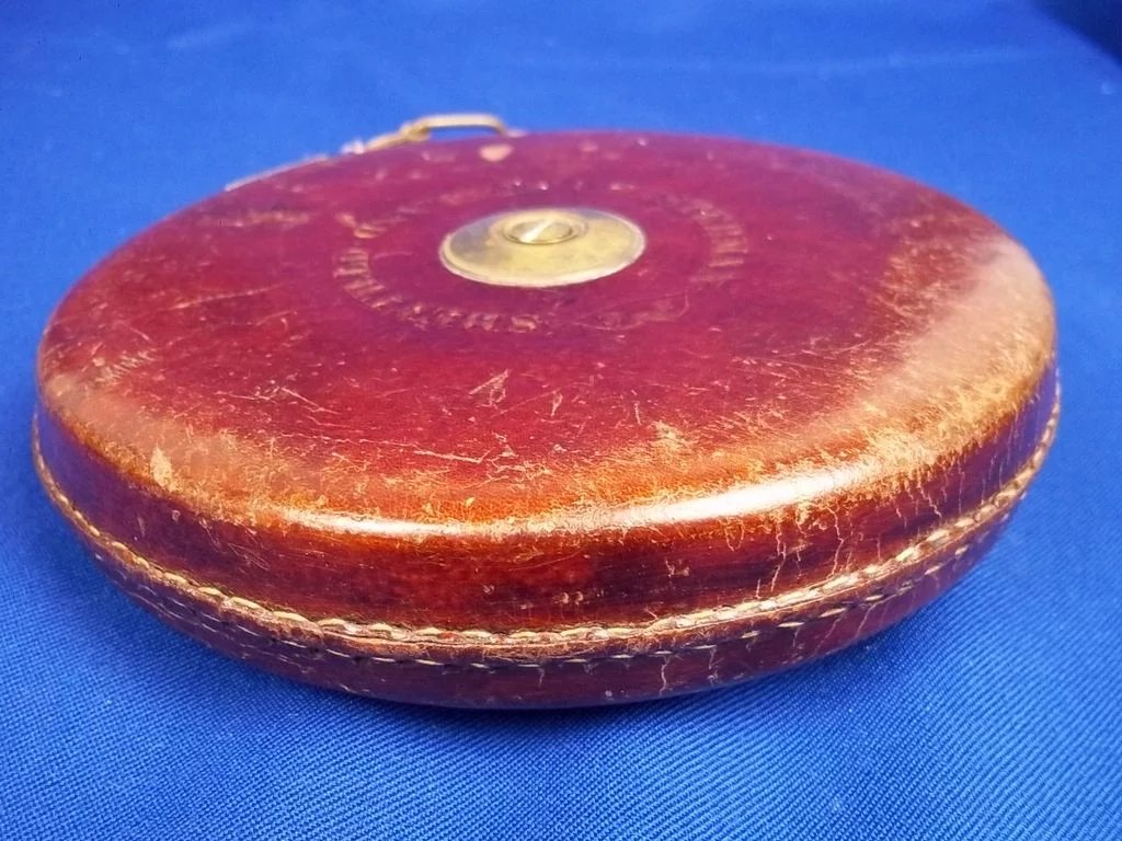 c1950 100 Foot Leather Bound Tape Measure By Chesterman Of Sheffield - Image 4