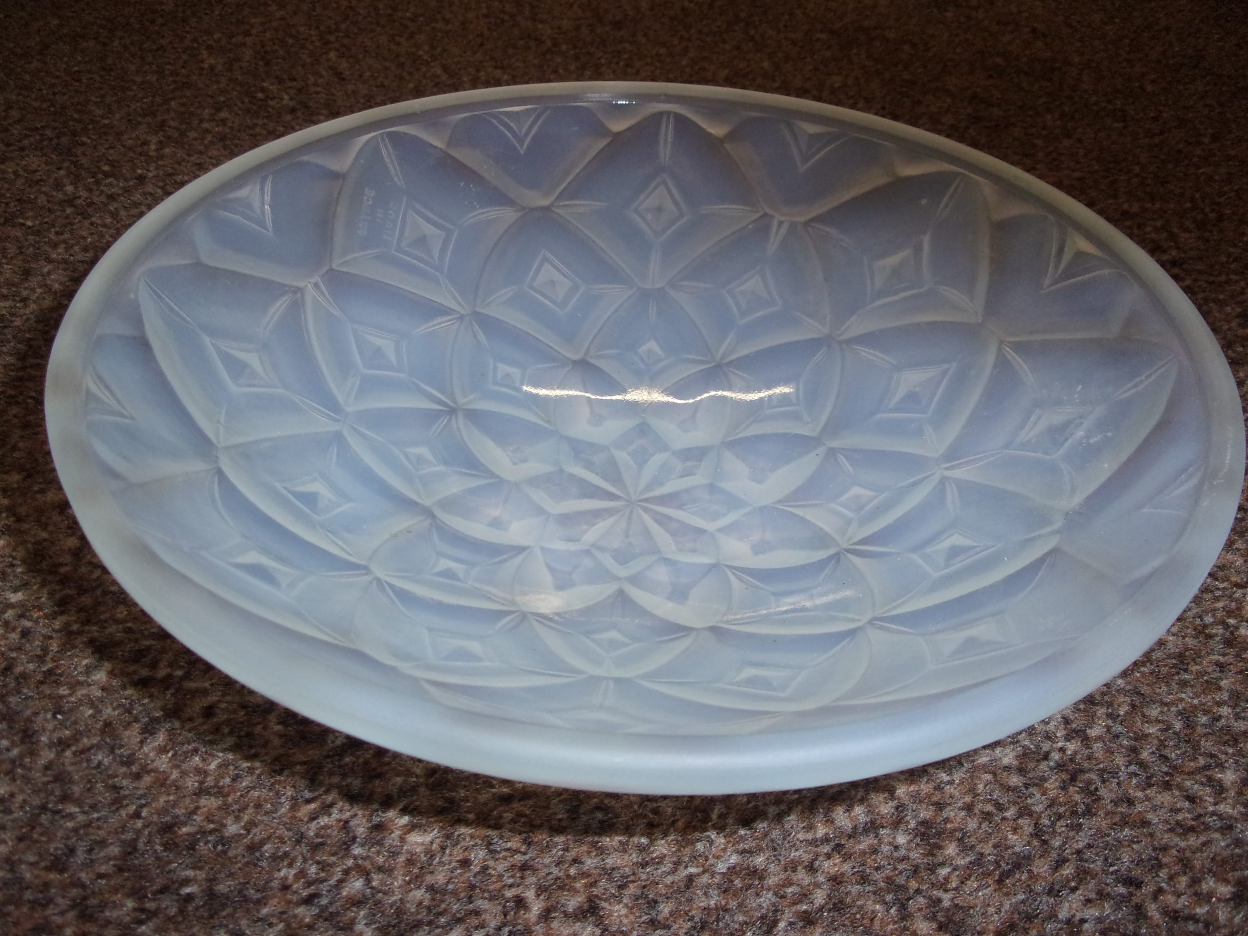 Circa 1930 French Pressed Opalescent Glass Geometric Dahlia Bowl By Andre Hunebelle - Image 4