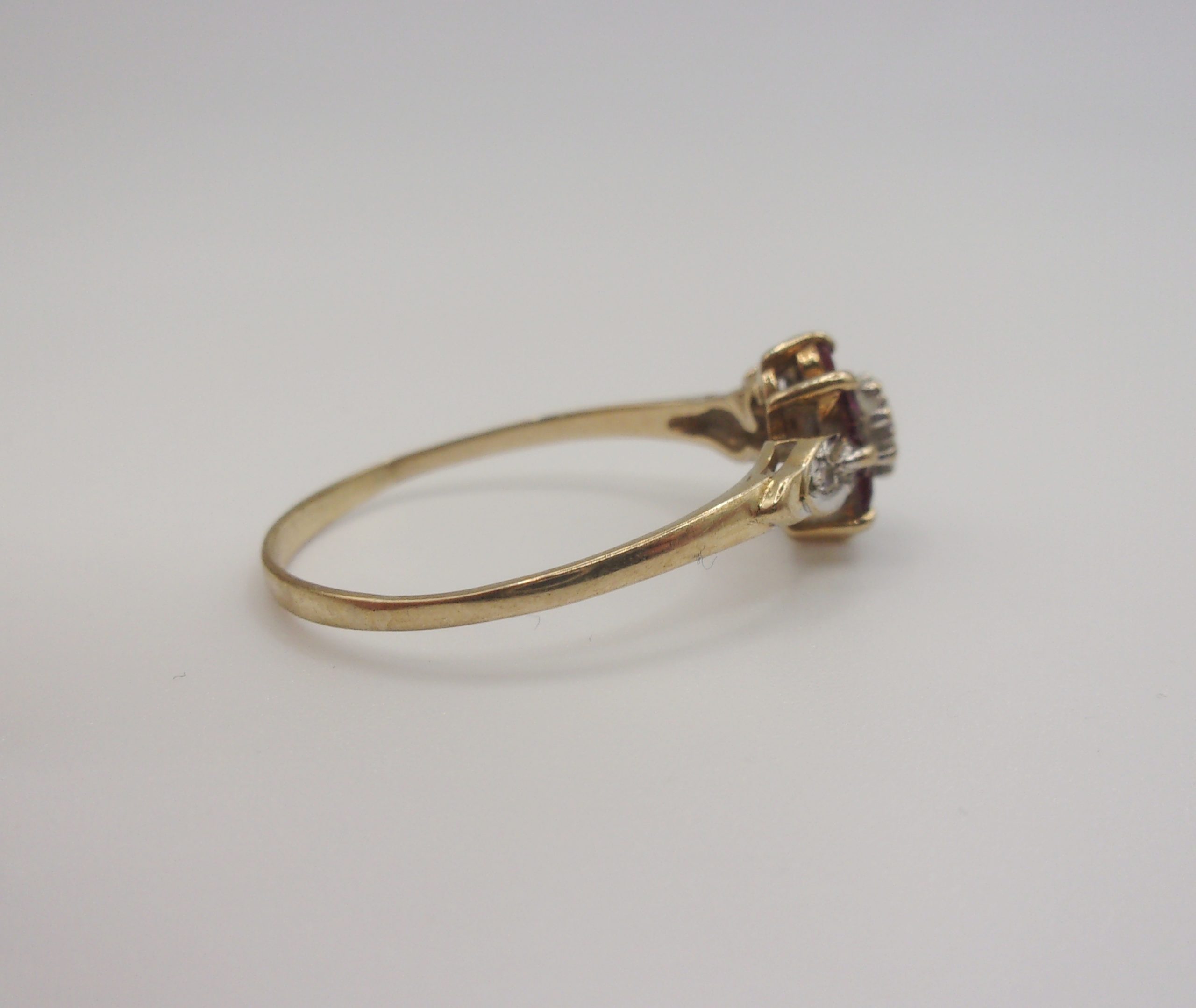 9ct Yellow Gold Ruby & Diamond Flower Head Ring UK Size V+ US 11 - Image 3