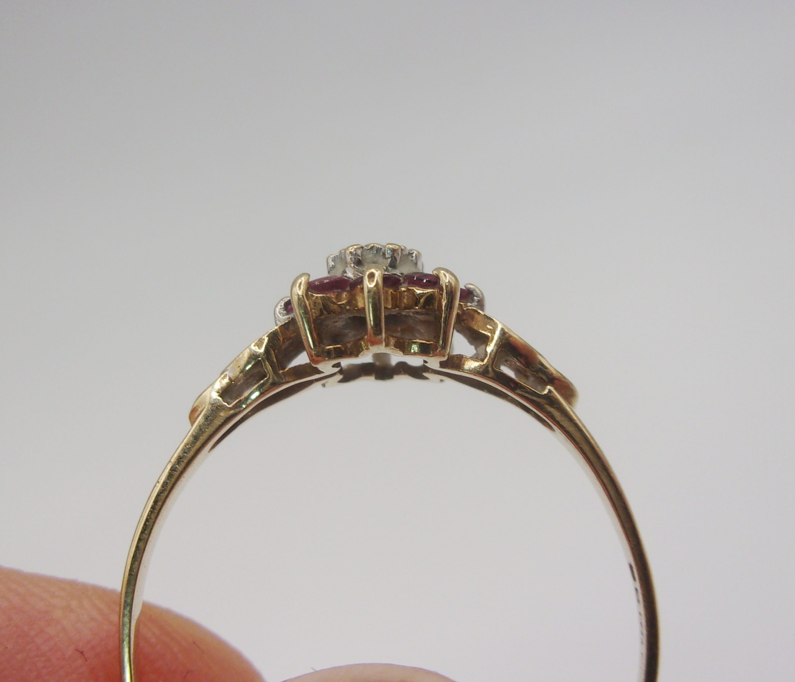 9ct Yellow Gold Ruby & Diamond Flower Head Ring UK Size V+ US 11 - Image 5