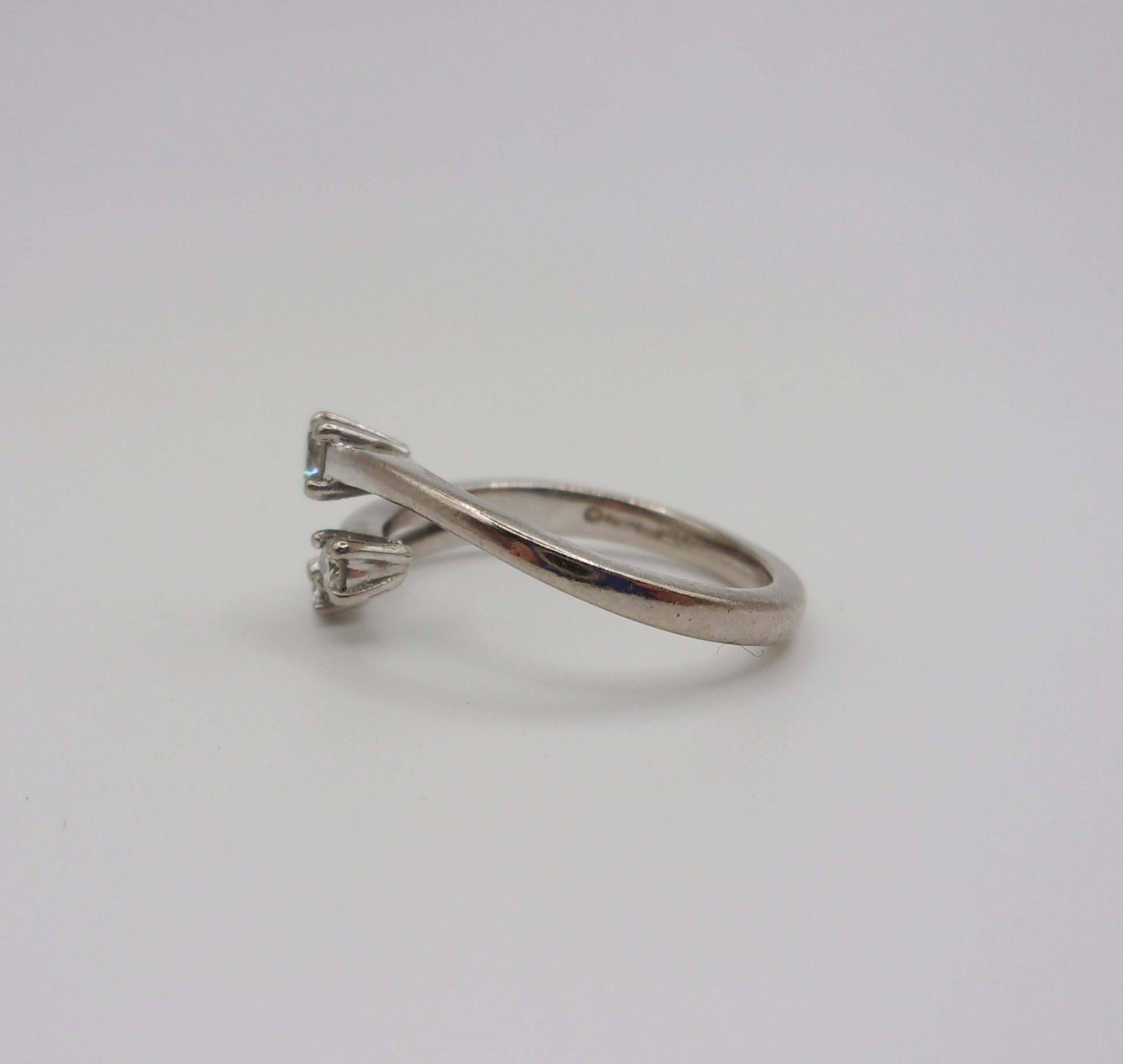 18ct White Gold Diamond Trilogy Ring UK Size M US 6 - Image 2