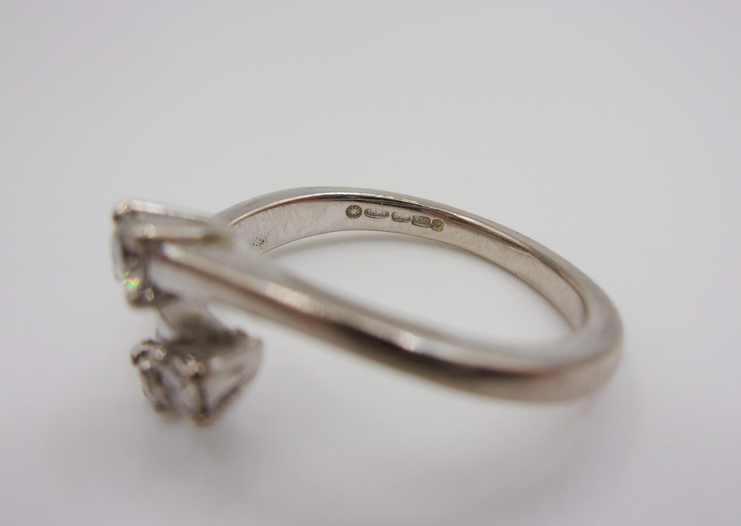 18ct White Gold Diamond Trilogy Ring UK Size M US 6 - Image 5