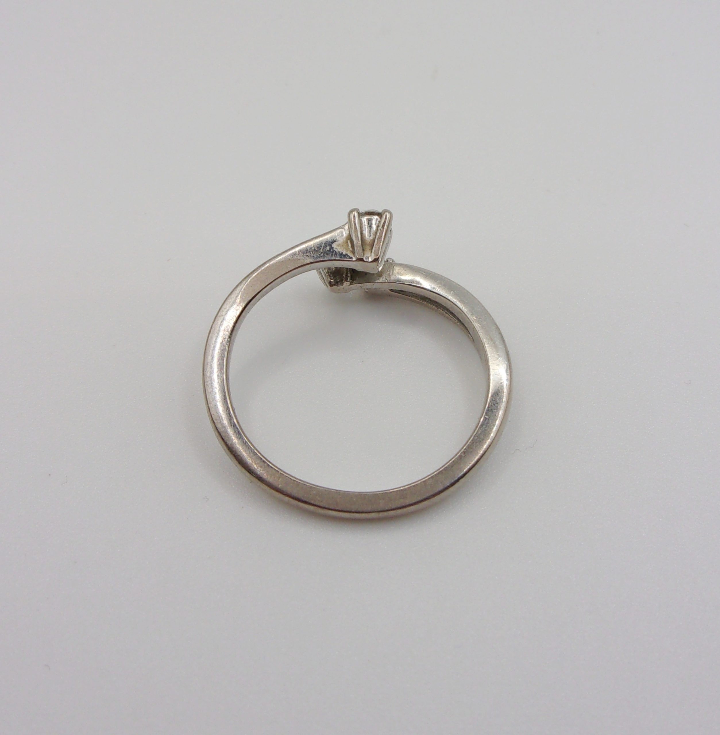 18ct White Gold Diamond Trilogy Ring UK Size M US 6 - Image 6