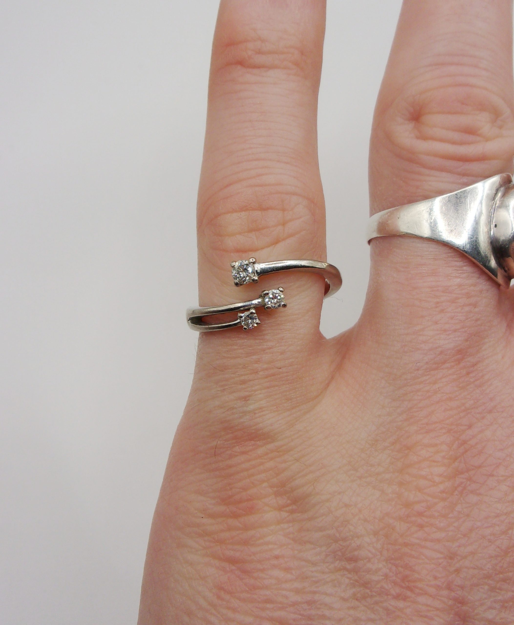 18ct White Gold Diamond Trilogy Ring UK Size M US 6 - Image 7