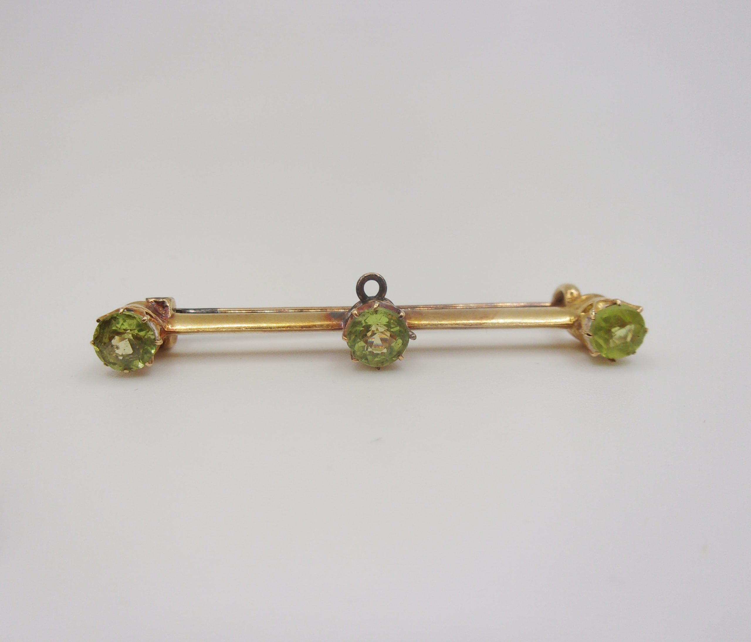 9ct Yellow Gold Green Glass Bar Brooch