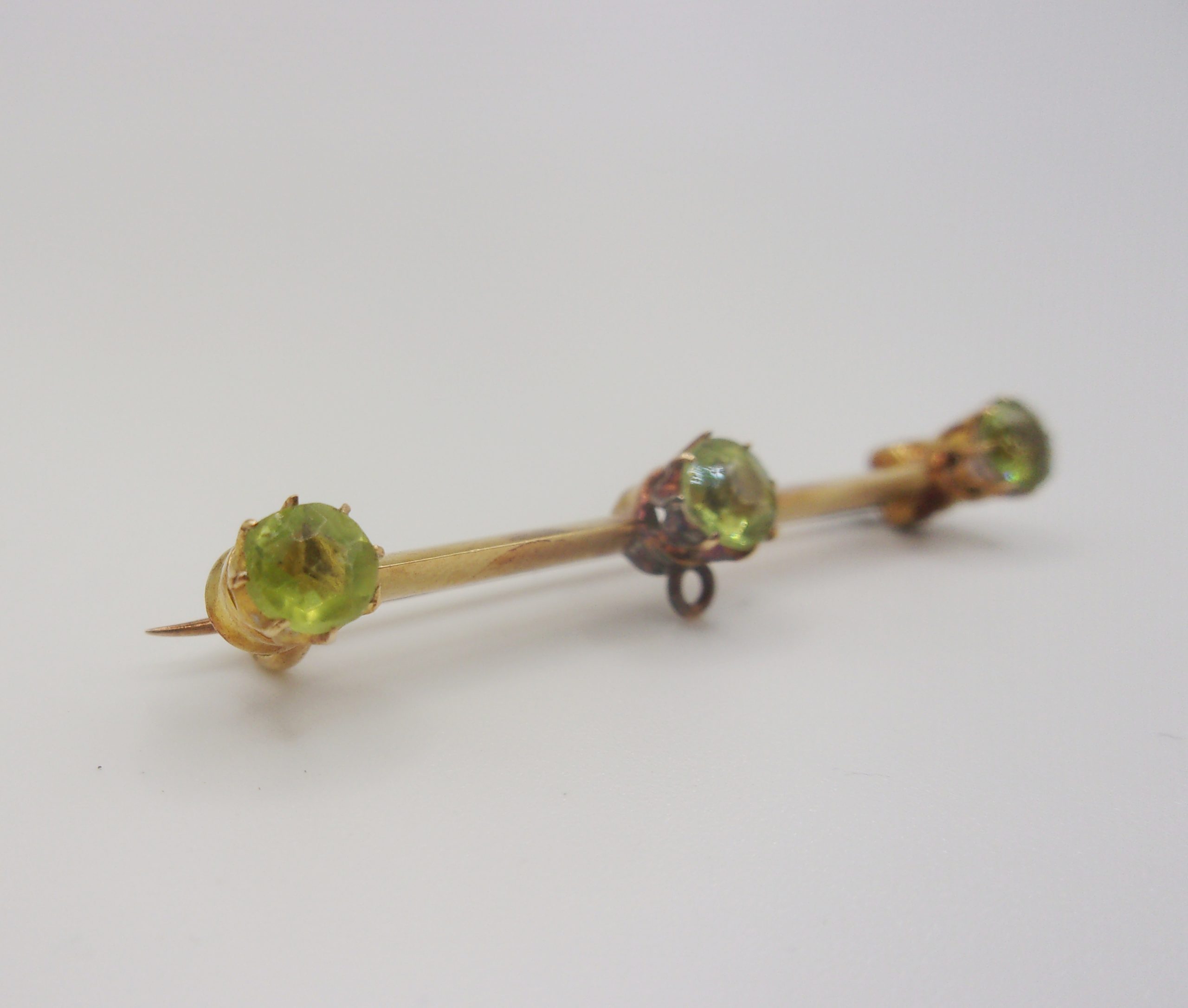 9ct Yellow Gold Green Glass Bar Brooch - Image 3