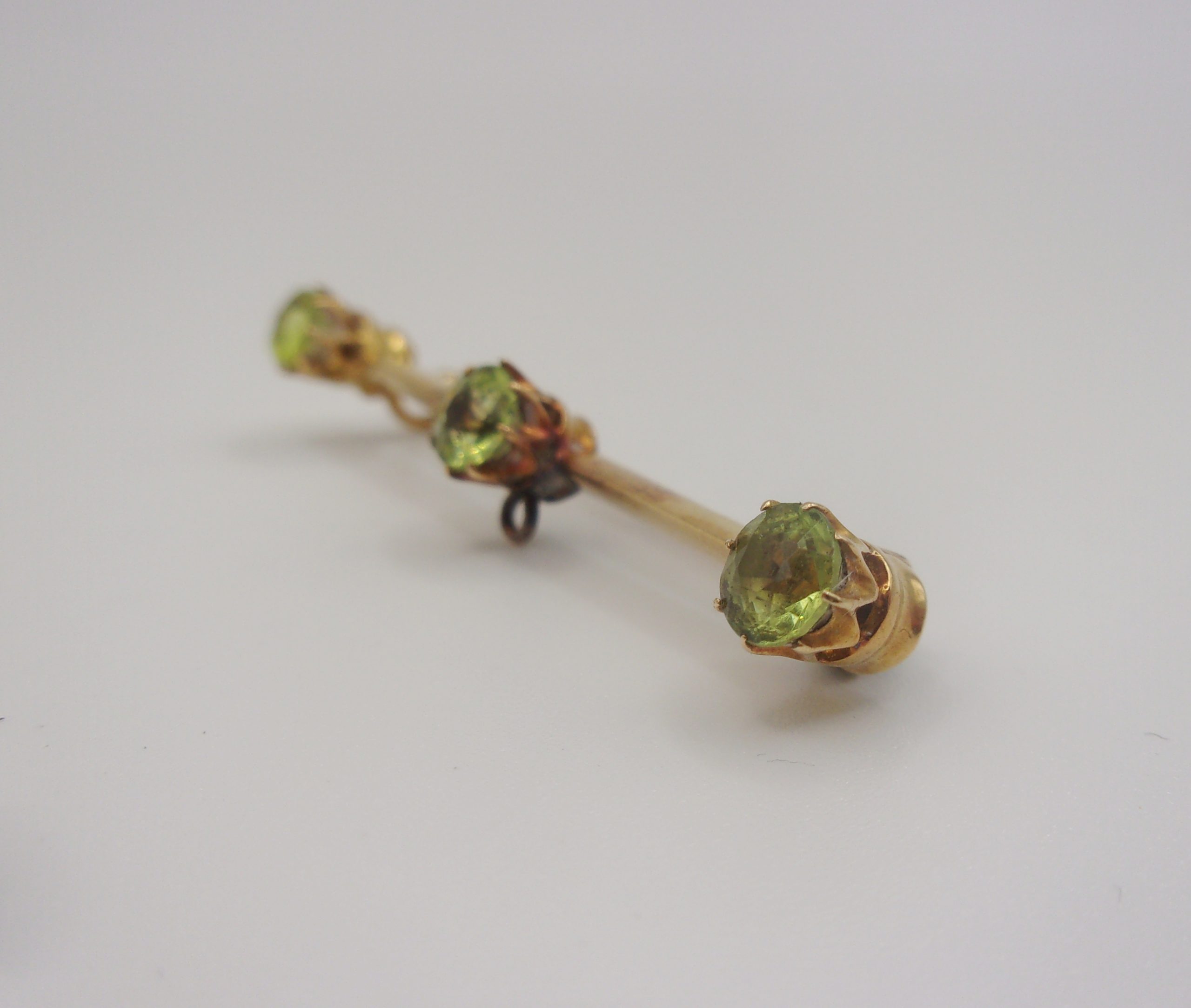 9ct Yellow Gold Green Glass Bar Brooch - Image 4