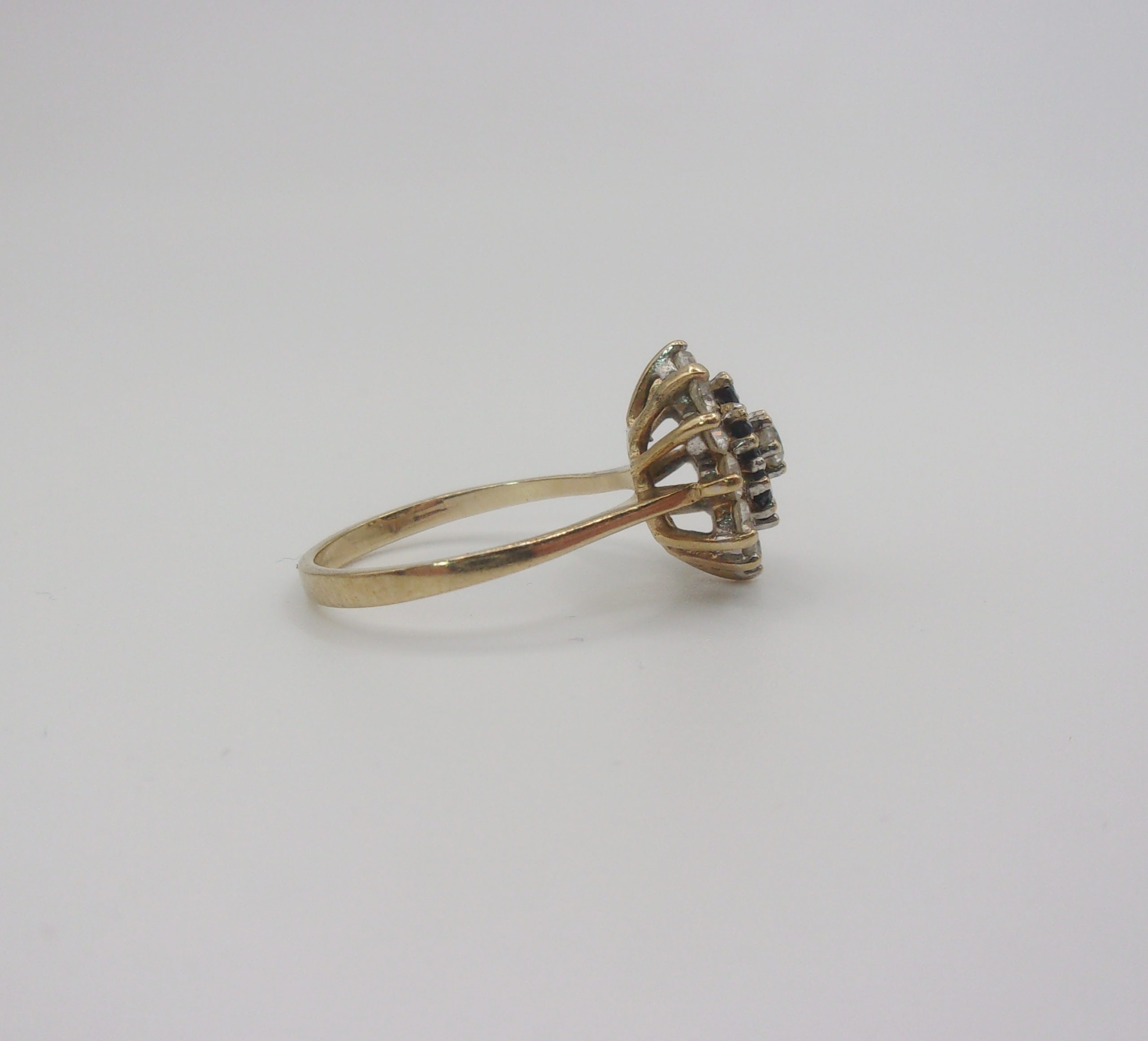 9ct Yellow Gold Sapphire & Cubic Zirconia Flower Head Ring UK Size M+ US 6 ¼ - Image 3