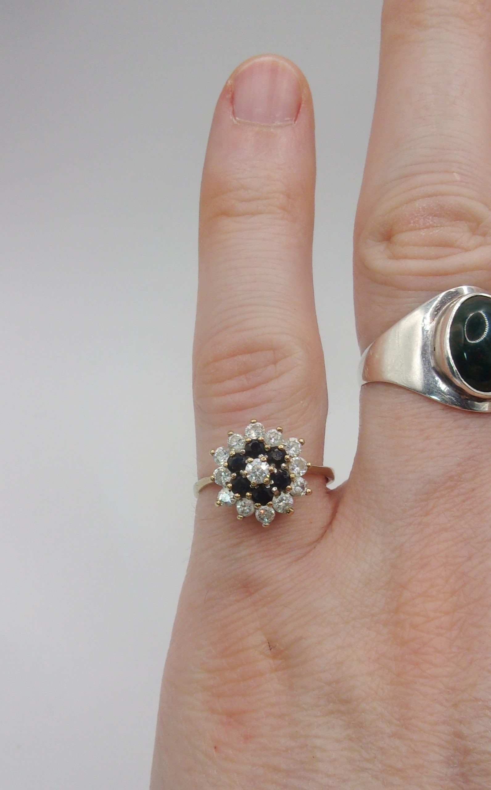 9ct Yellow Gold Sapphire & Cubic Zirconia Flower Head Ring UK Size M+ US 6 ¼ - Image 6