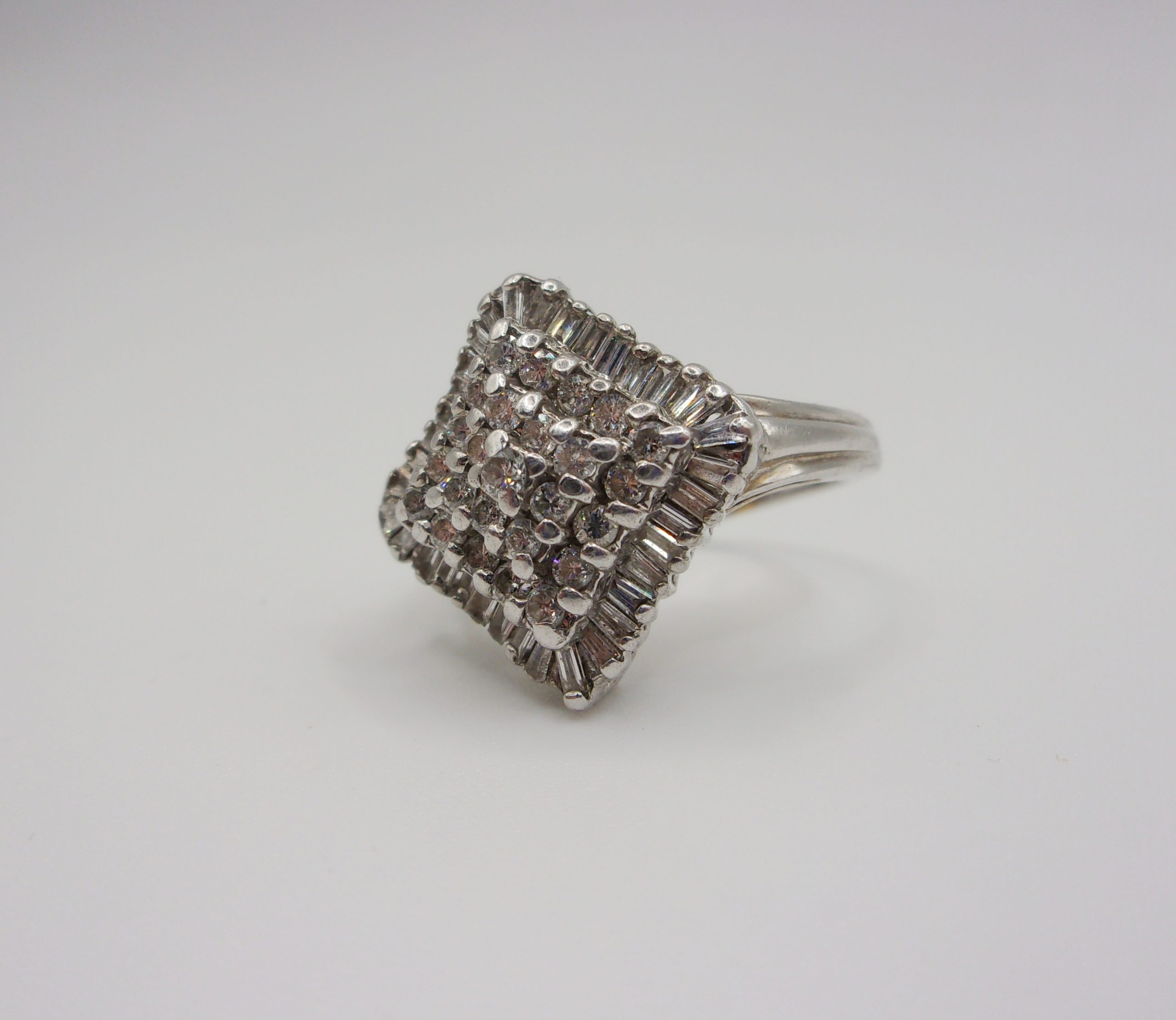 9ct White Gold 1.5 CTW Diamond Cluster Ring UK Size N US 6 ½ - Image 2