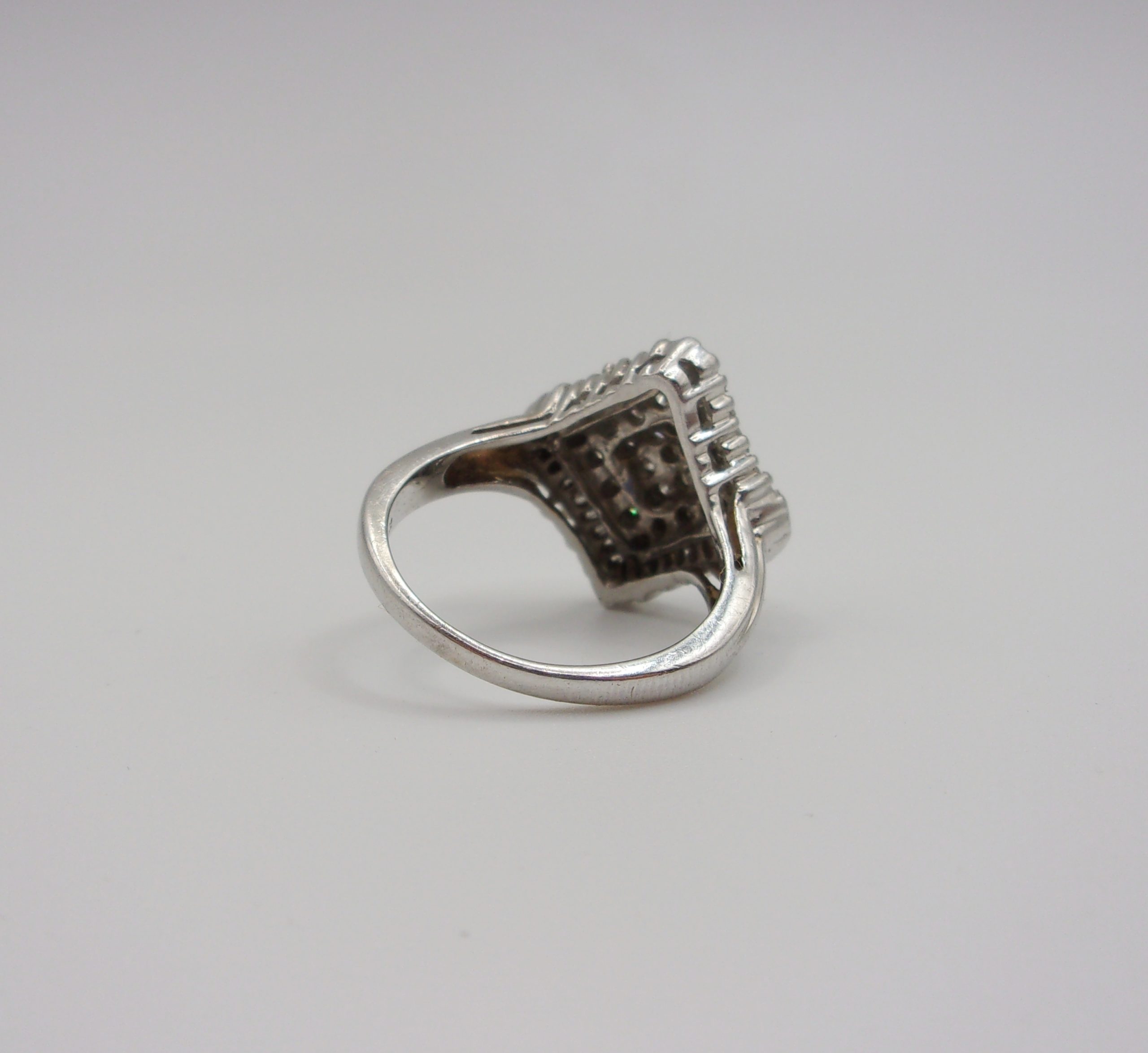 9ct White Gold 1.5 CTW Diamond Cluster Ring UK Size N US 6 ½ - Image 4