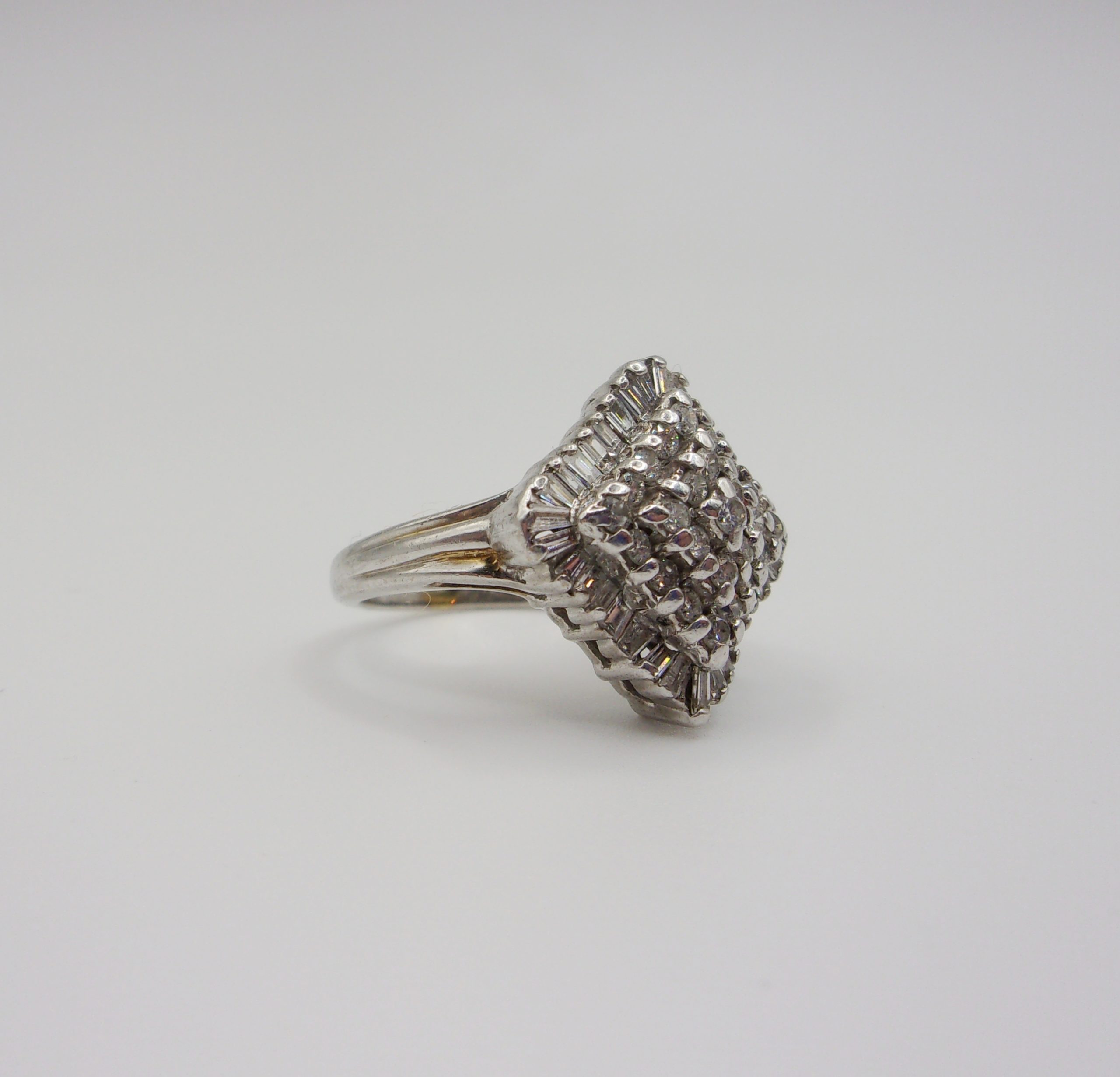9ct White Gold 1.5 CTW Diamond Cluster Ring UK Size N US 6 ½ - Image 5