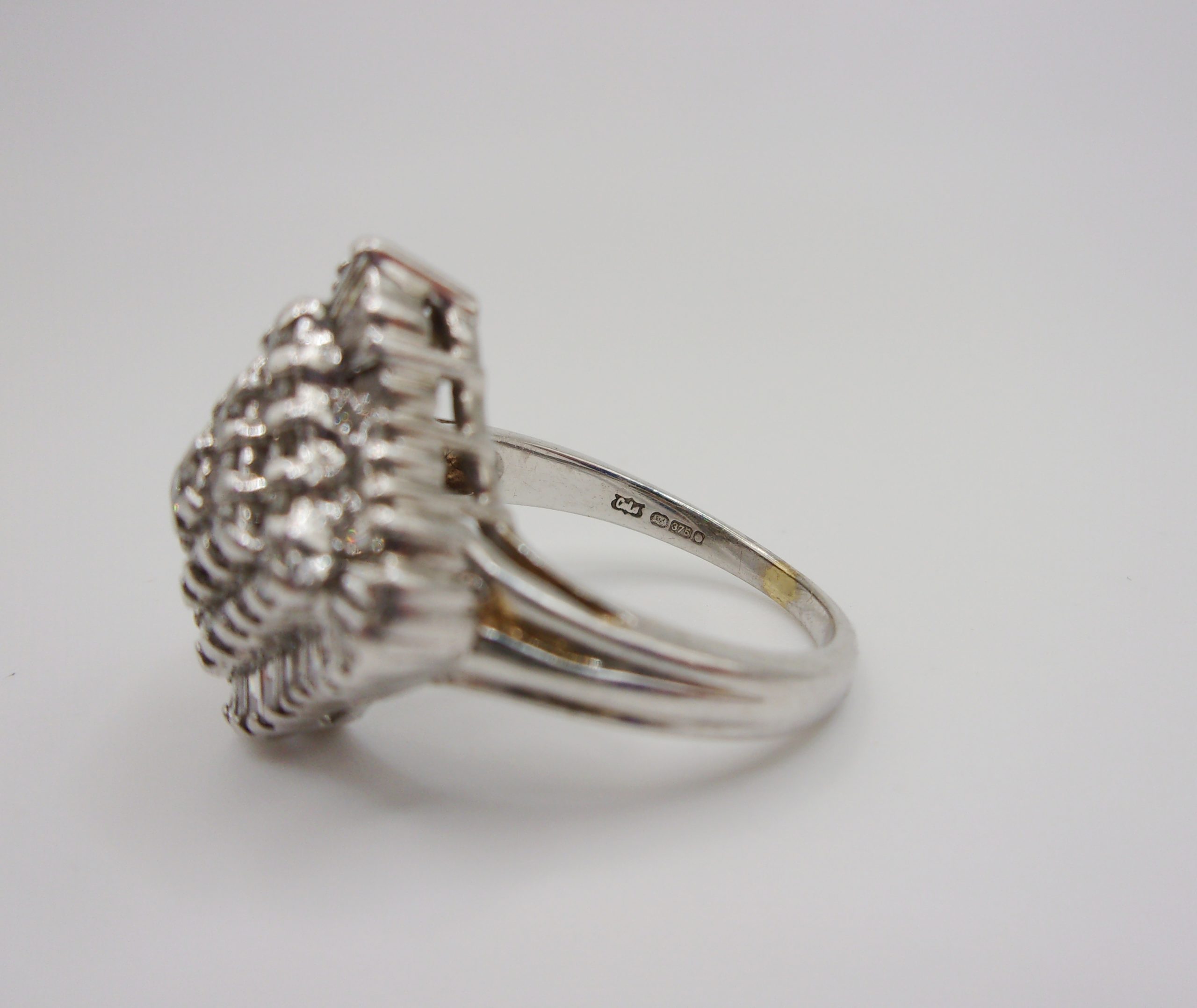 9ct White Gold 1.5 CTW Diamond Cluster Ring UK Size N US 6 ½ - Image 6