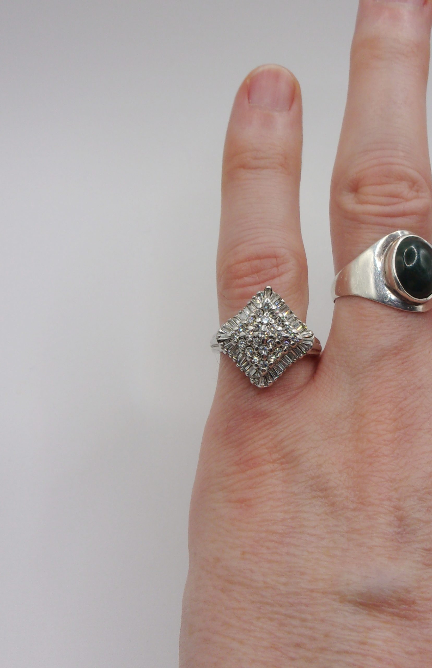 9ct White Gold 1.5 CTW Diamond Cluster Ring UK Size N US 6 ½ - Image 7