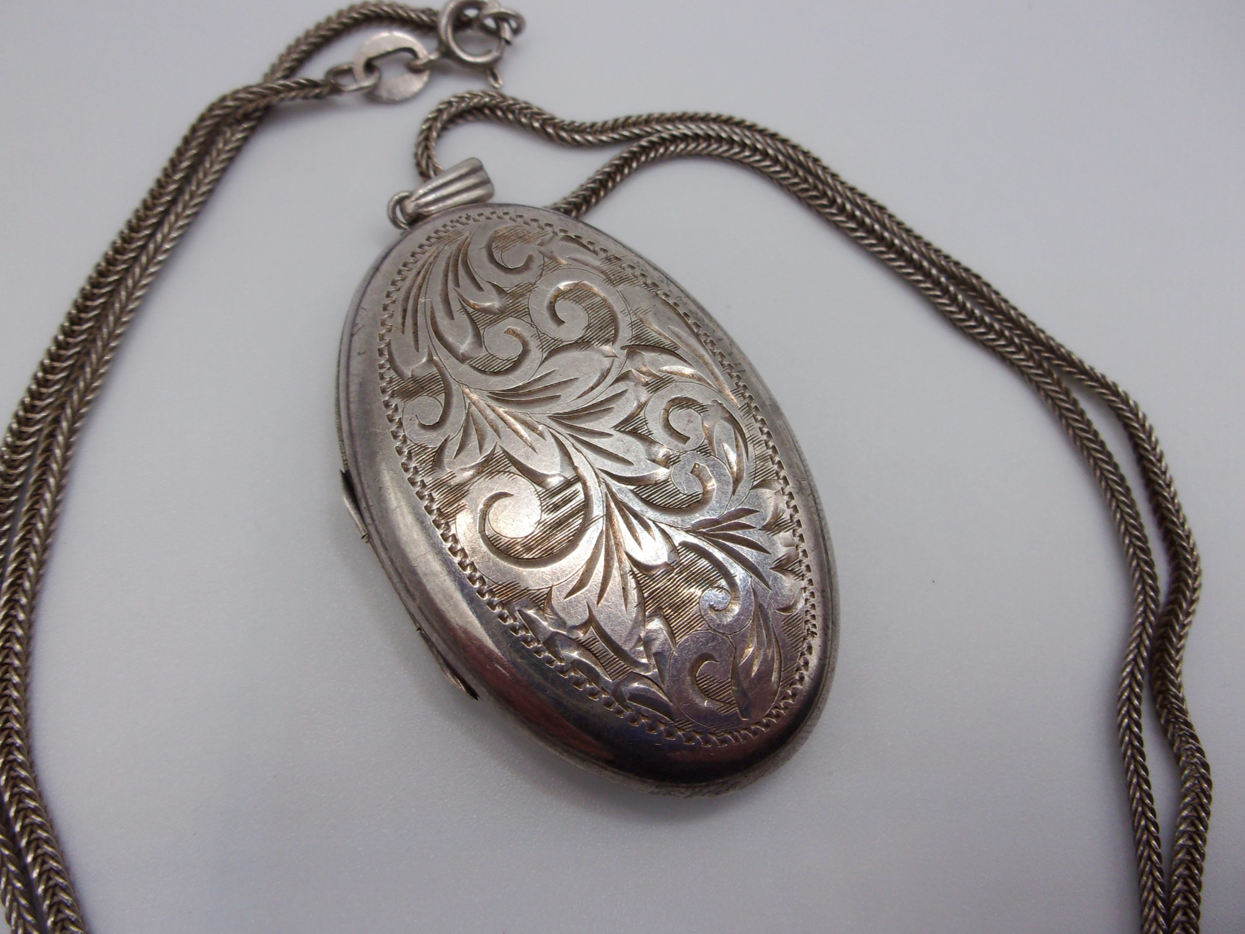 1973 Sterling Silver Locket Pendant Necklace 22 Inches - Image 2
