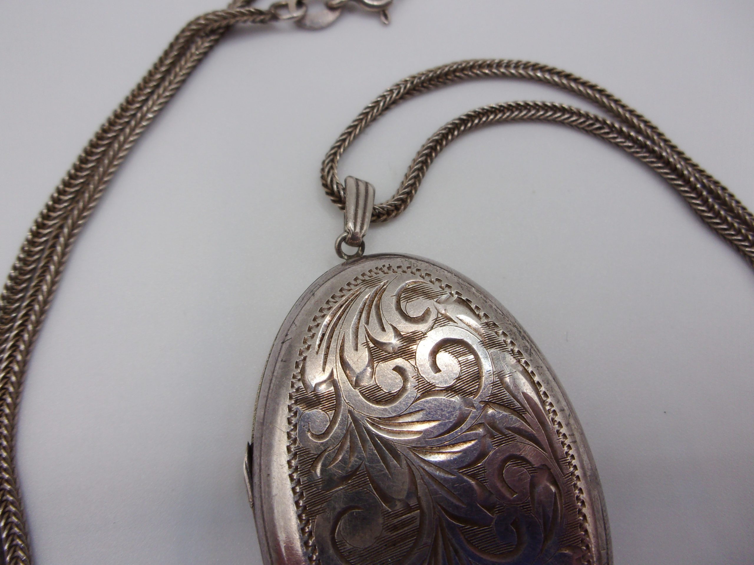 1973 Sterling Silver Locket Pendant Necklace 22 Inches - Image 3