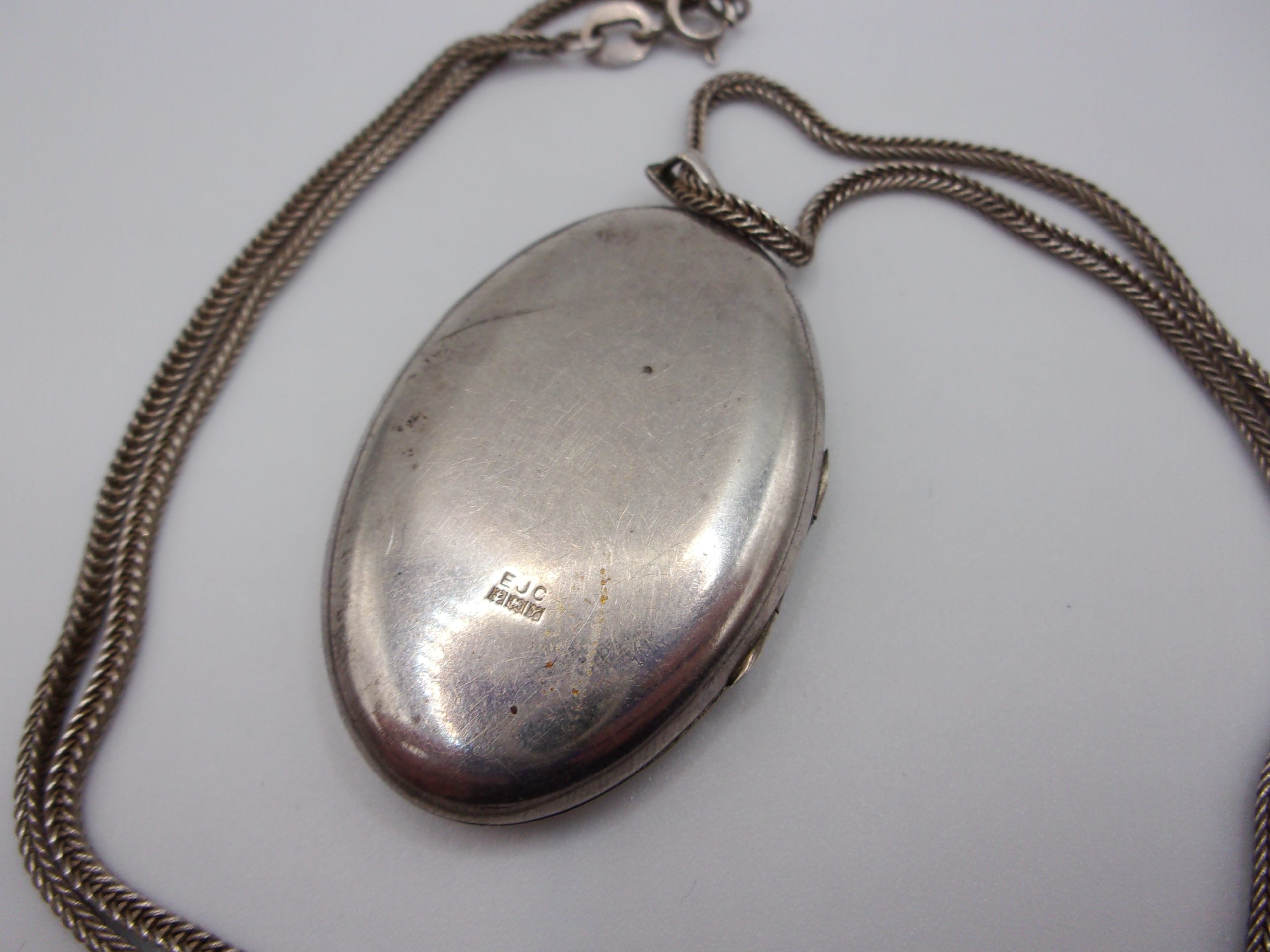 1973 Sterling Silver Locket Pendant Necklace 22 Inches - Image 4