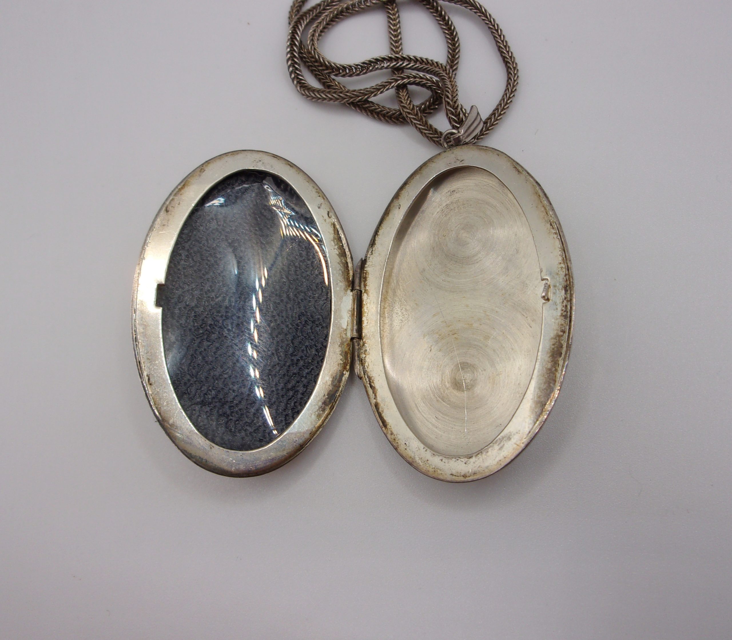 1973 Sterling Silver Locket Pendant Necklace 22 Inches - Image 6
